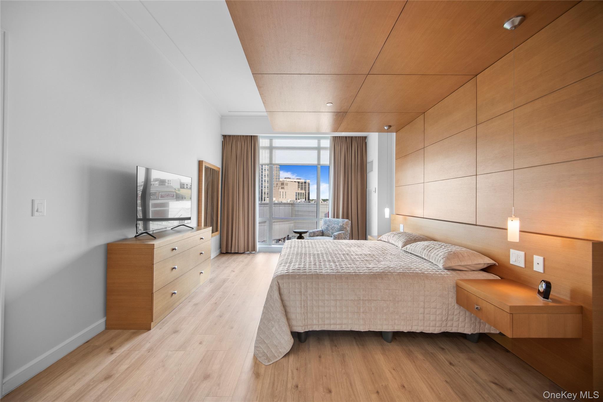 #11 photo, 1 Renaissance Square, White Plains , NY 10601