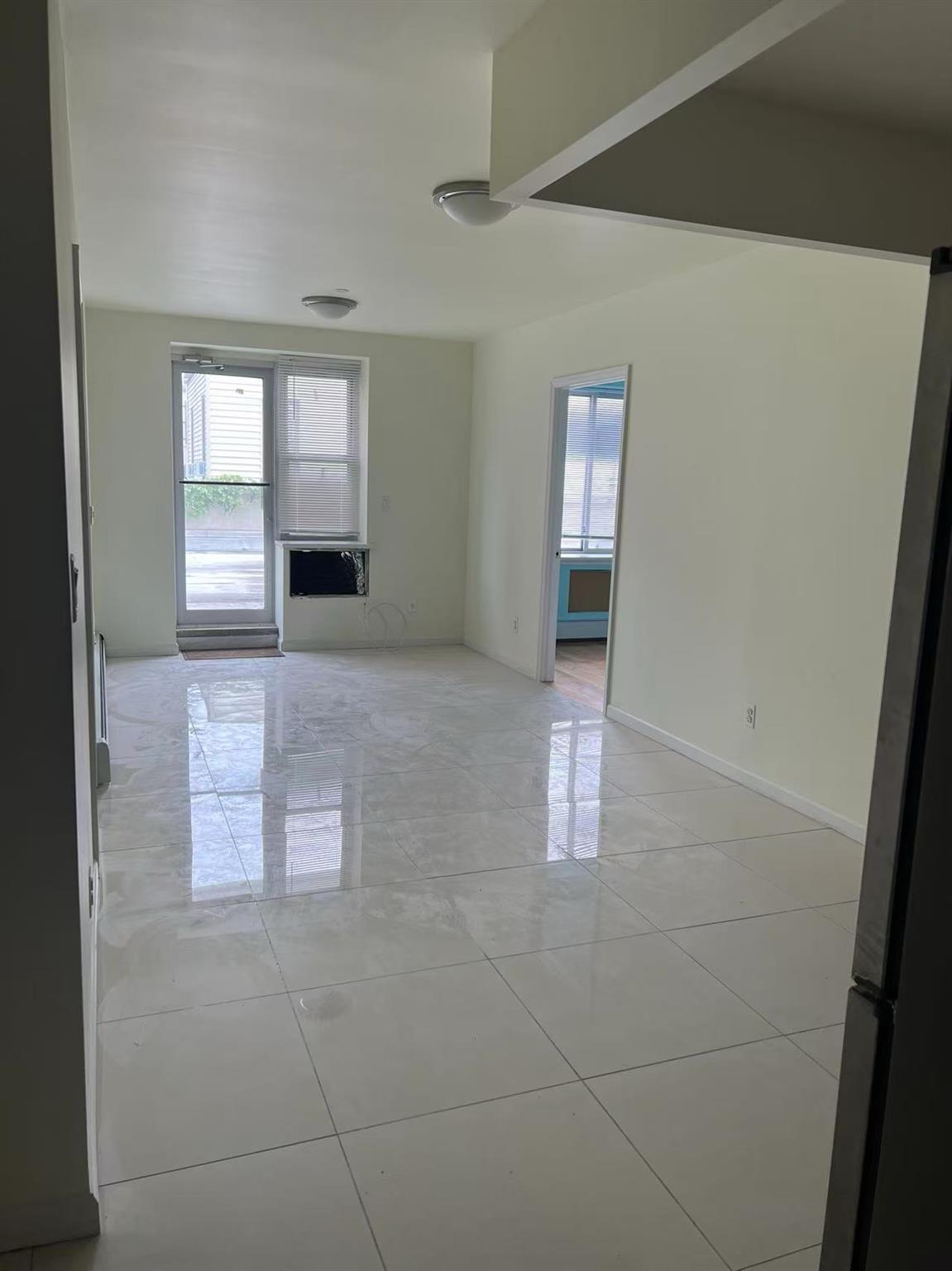 #3 photo, 31-53 Linden Place, クイーンズ区 Flushing , NY 11354