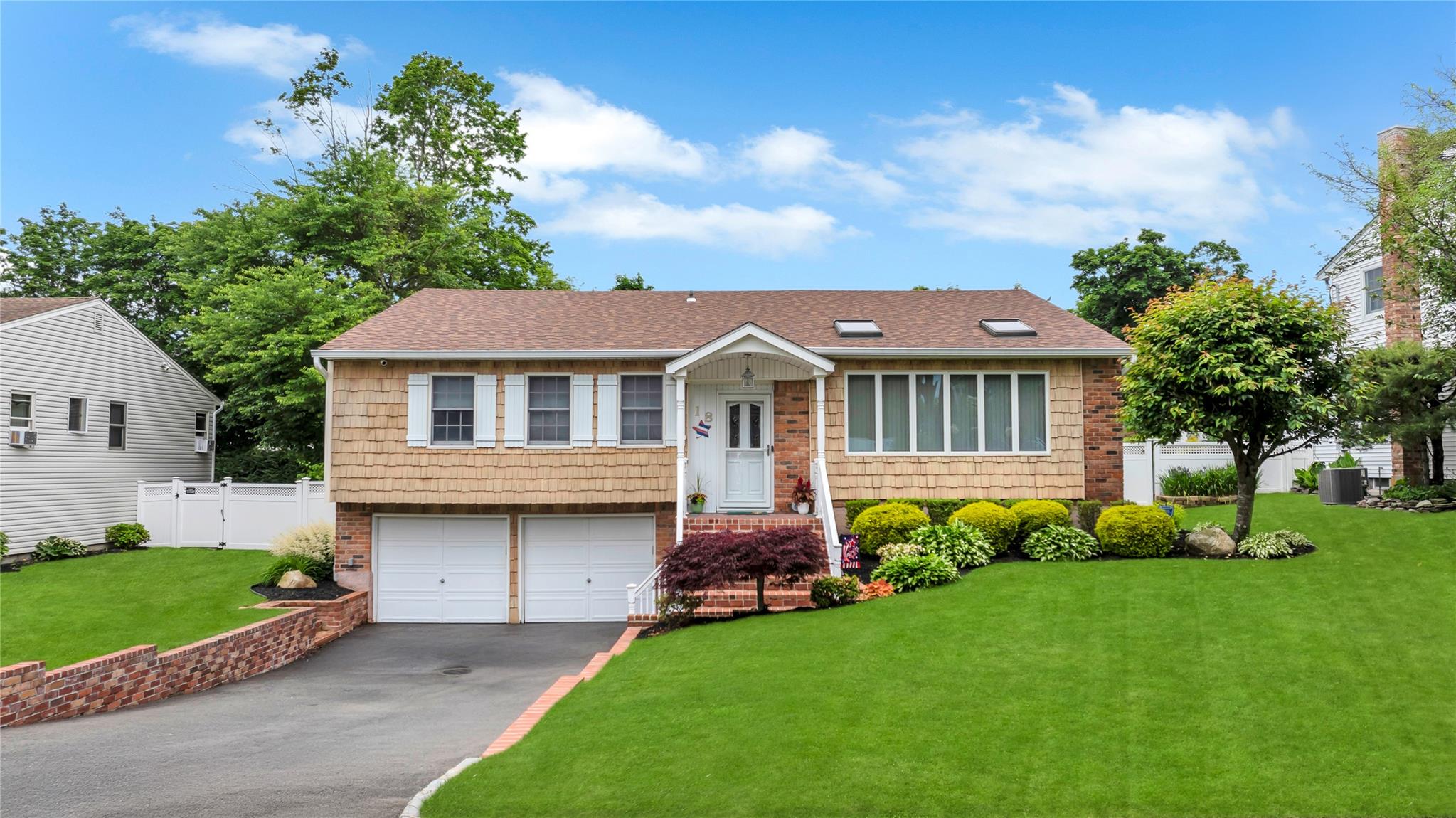 #1 photo, 18 Commander Vic Lane, 東長島 Nesconset , NY 11767