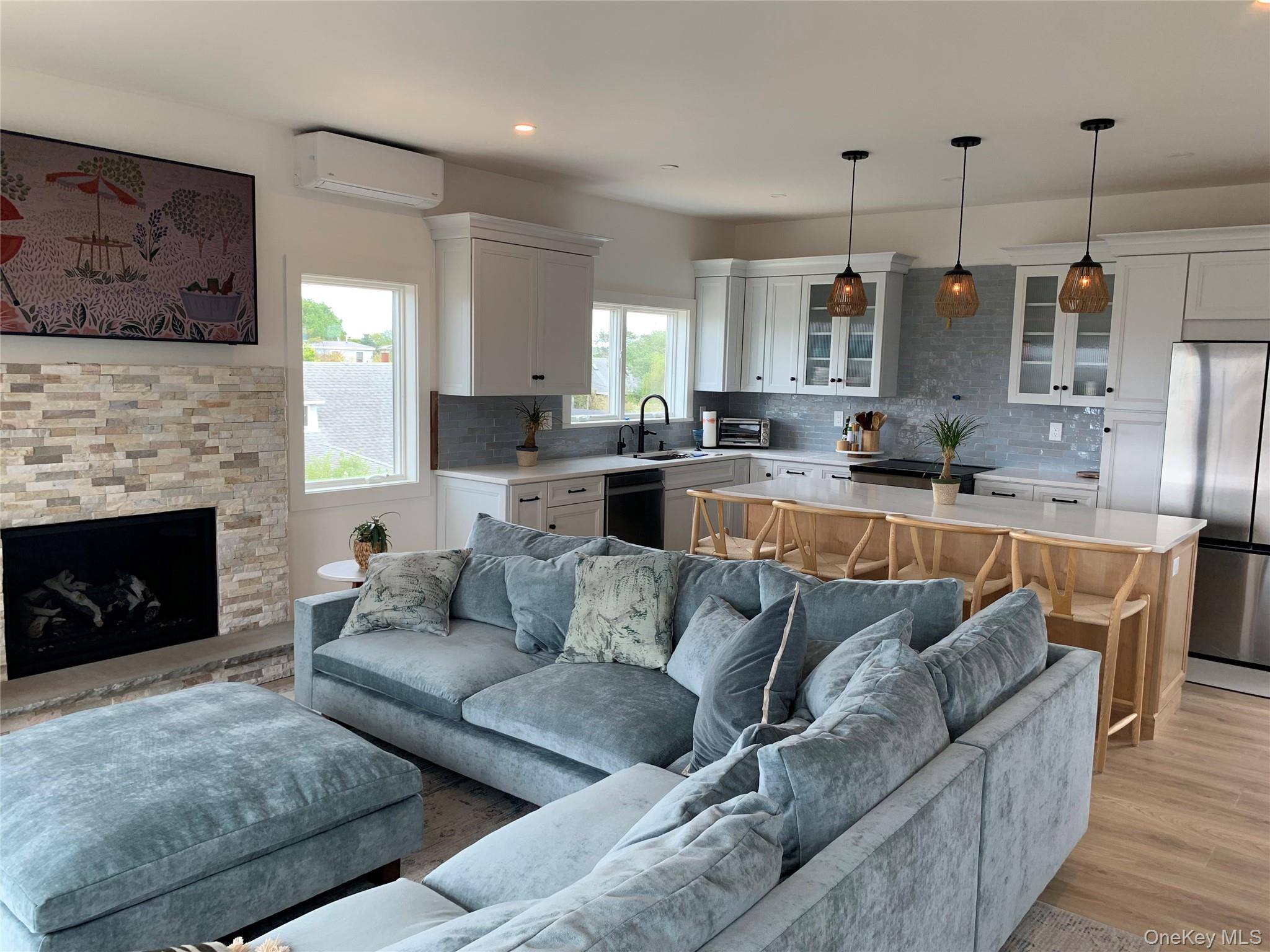 #4 photo, 7 Atlantic Avenue, Seaview , NY 11770