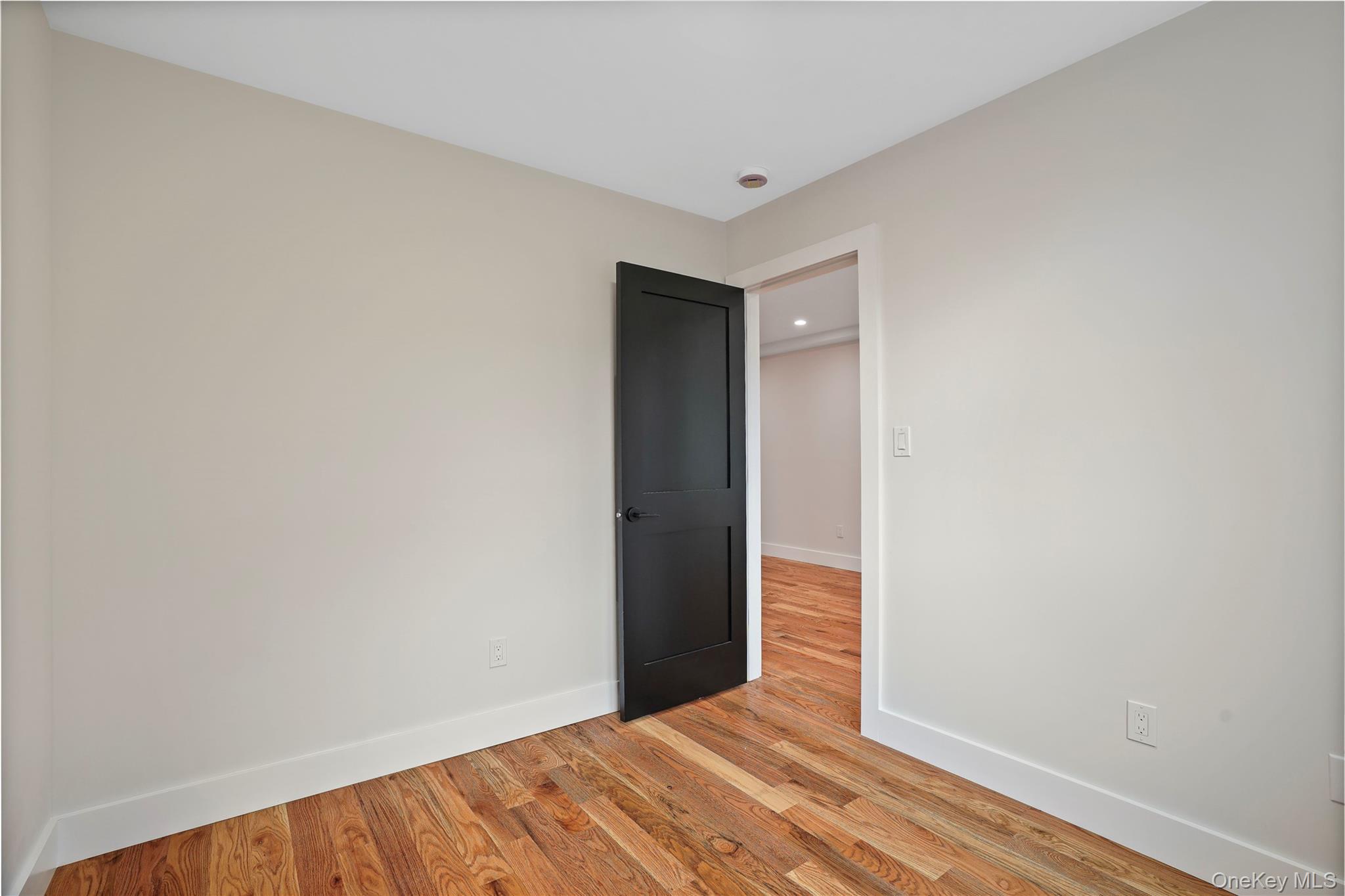 #19 photo, 6014 Menahan Street, クイーンズ区 Ridgewood , NY 11385