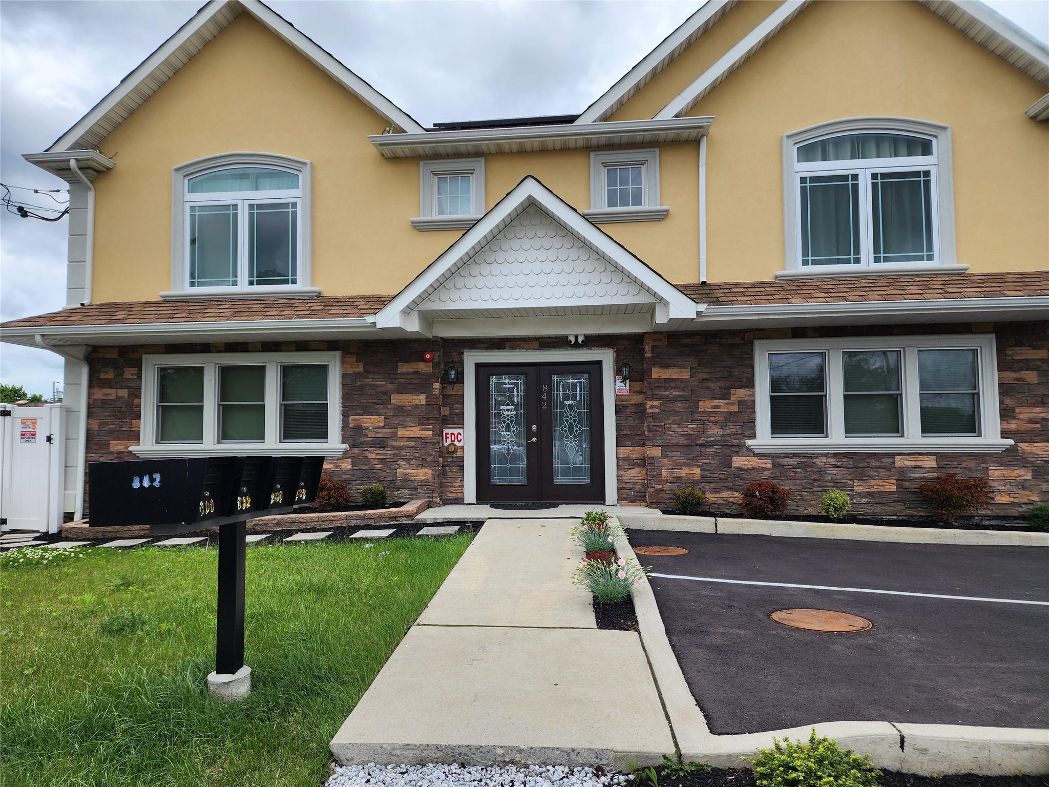 #1 photo, 842 N Greene Avenue, Lindenhurst , NY 11757