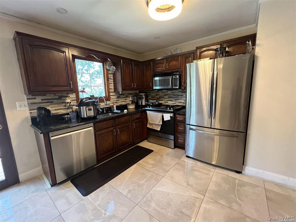 #2 photo, 46 Oceanview Avenue, サフォーク郡 Farmingville , NY 11738