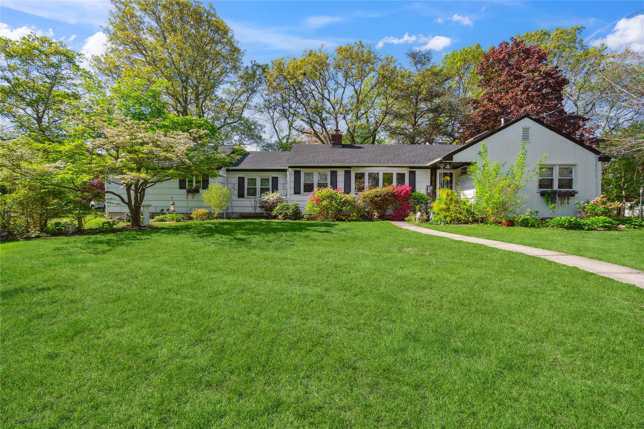 #1 photo, 24 Pine Street, سوفولك Lake Grove , NY 11755