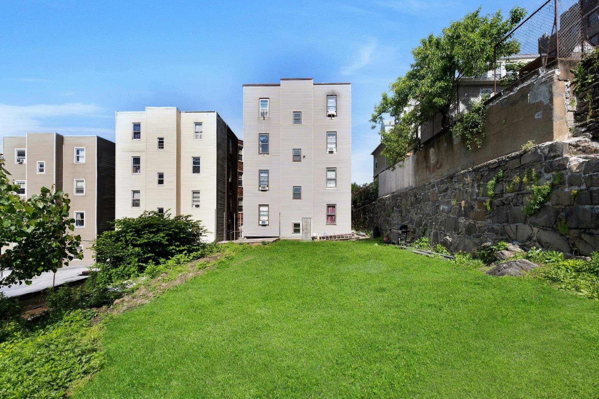 #2 photo, 20 Locust Hill Avenue, Yonkers , NY 10701