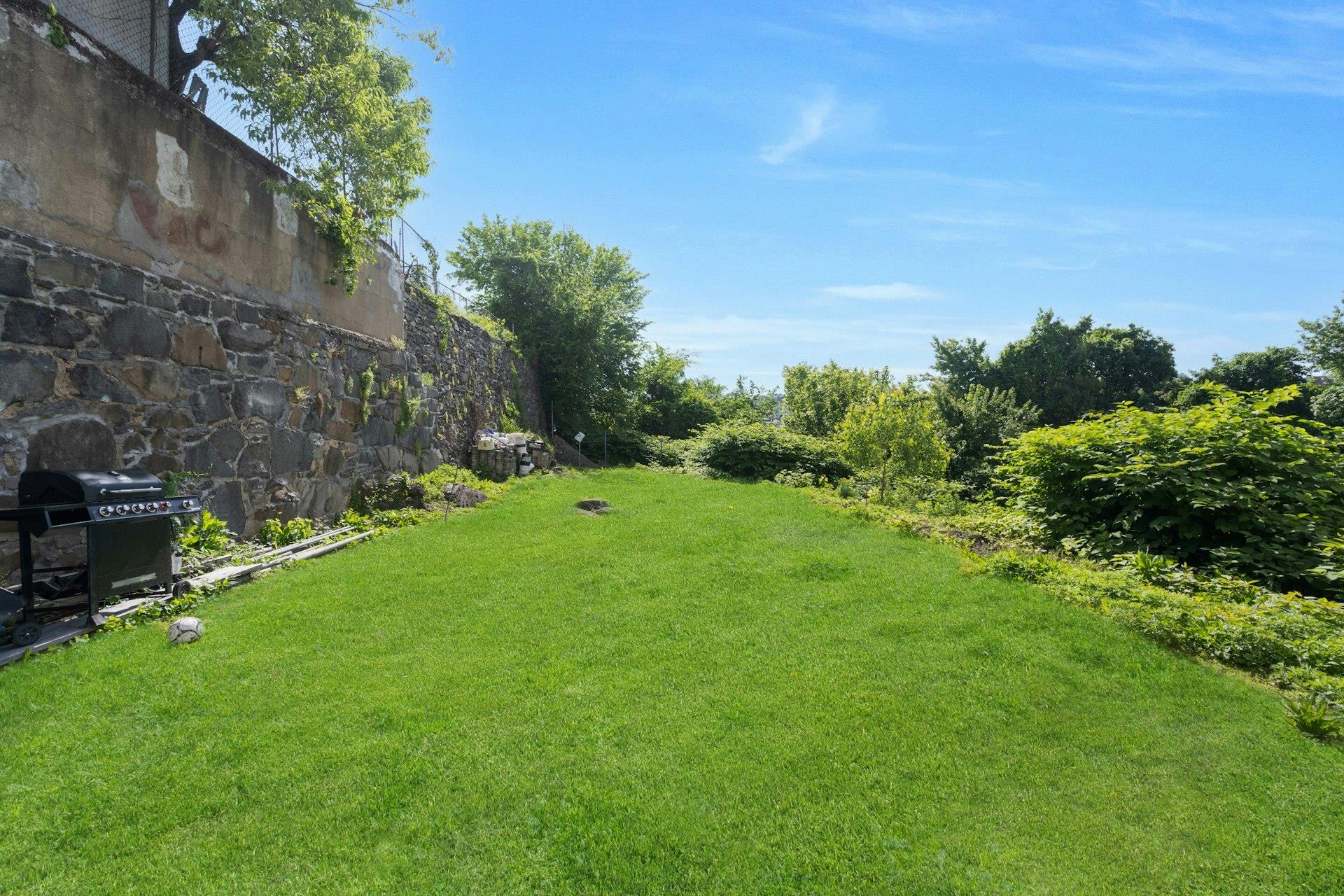 #3 photo, 20 Locust Hill Avenue, Yonkers , NY 10701