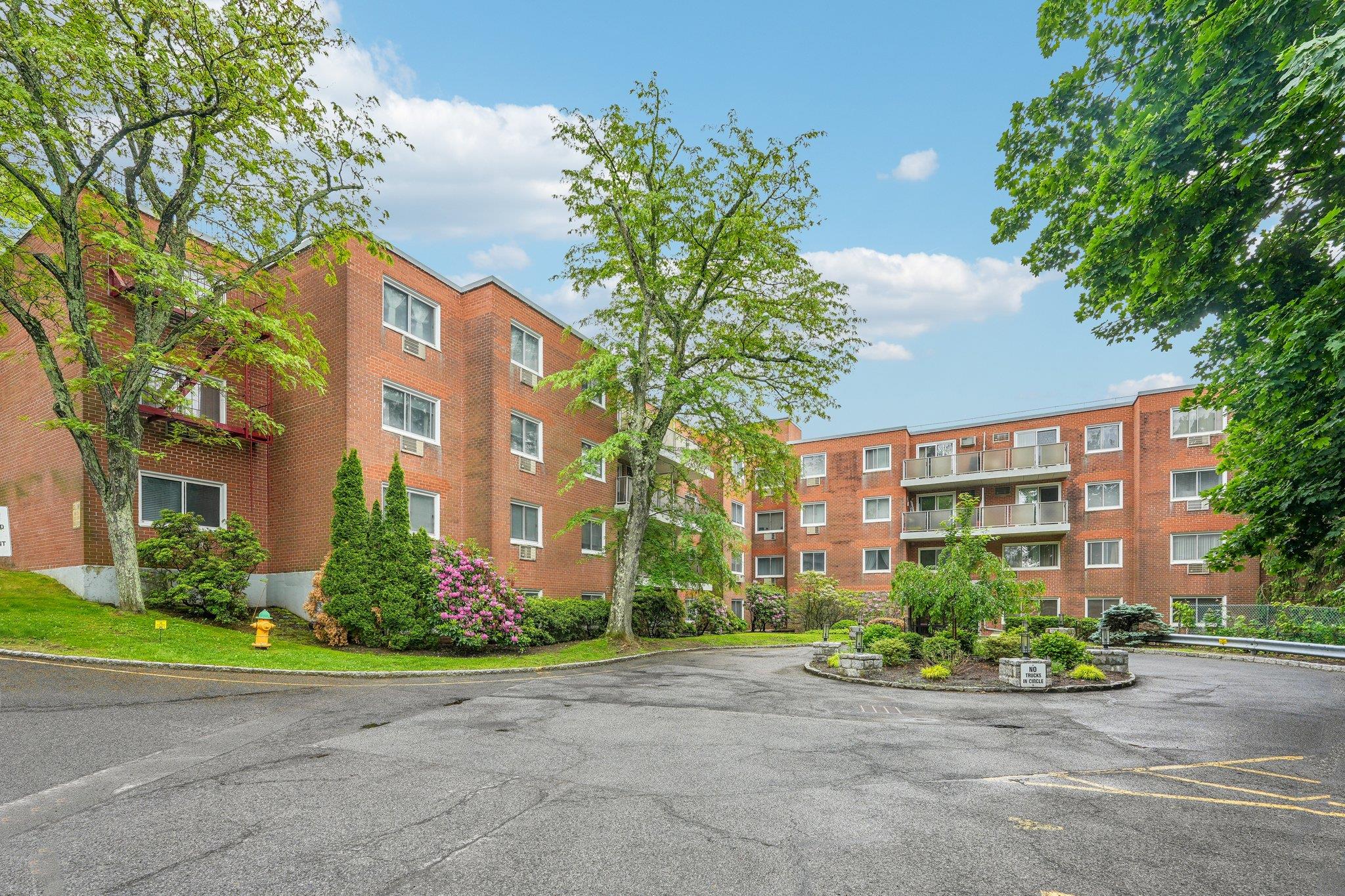 #1 photo, 372 Central Park Avenue, Scarsdale , NY 10583