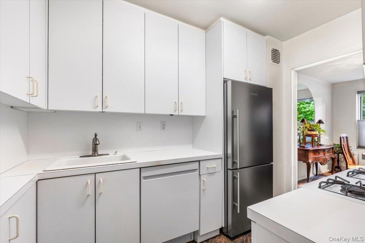 #13 photo, 177 E Hartsdale Avenue, Hartsdale , NY 10530