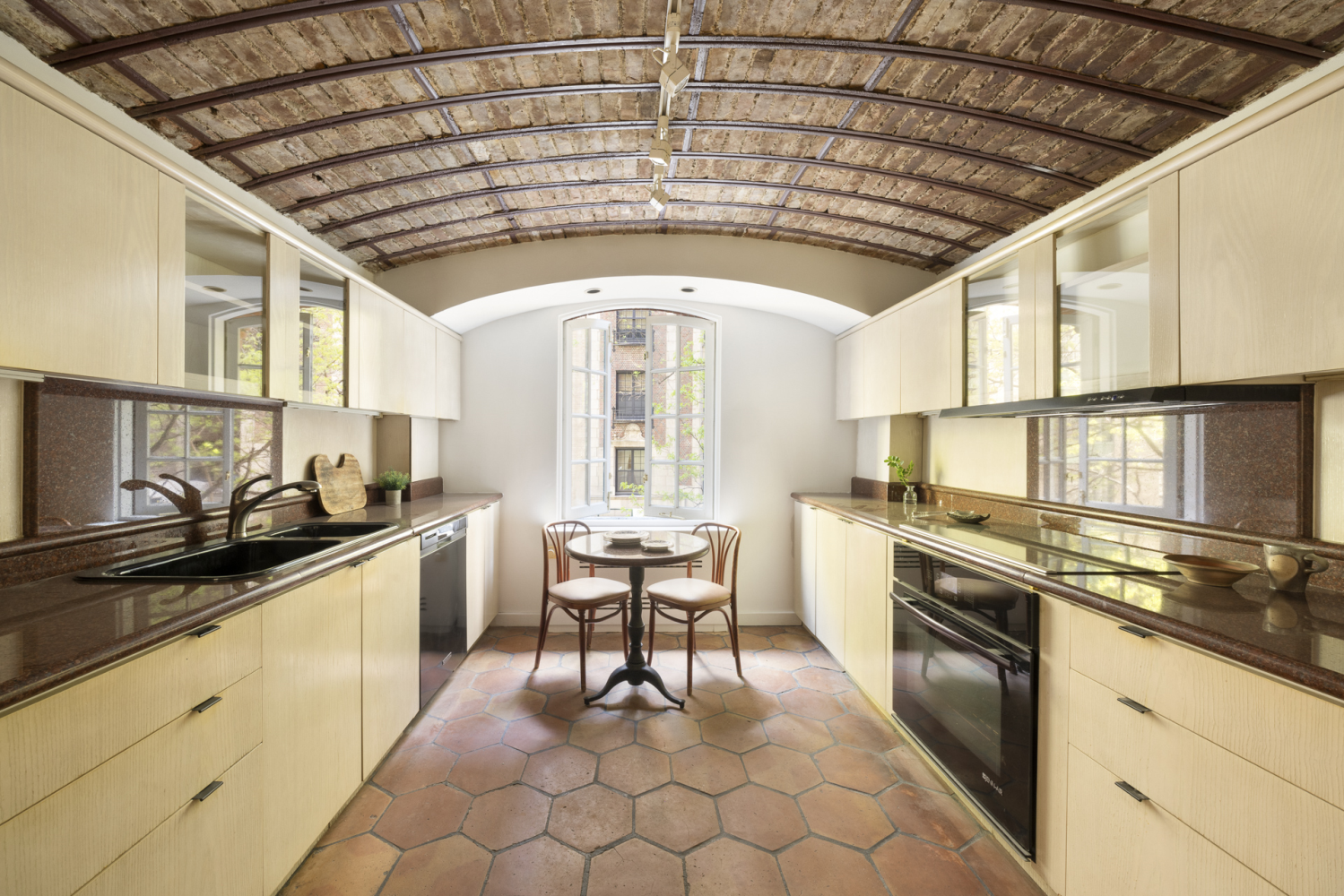 #8 photo, 27 W 67TH Street, マンハッタン Lincoln Square , NY 10023