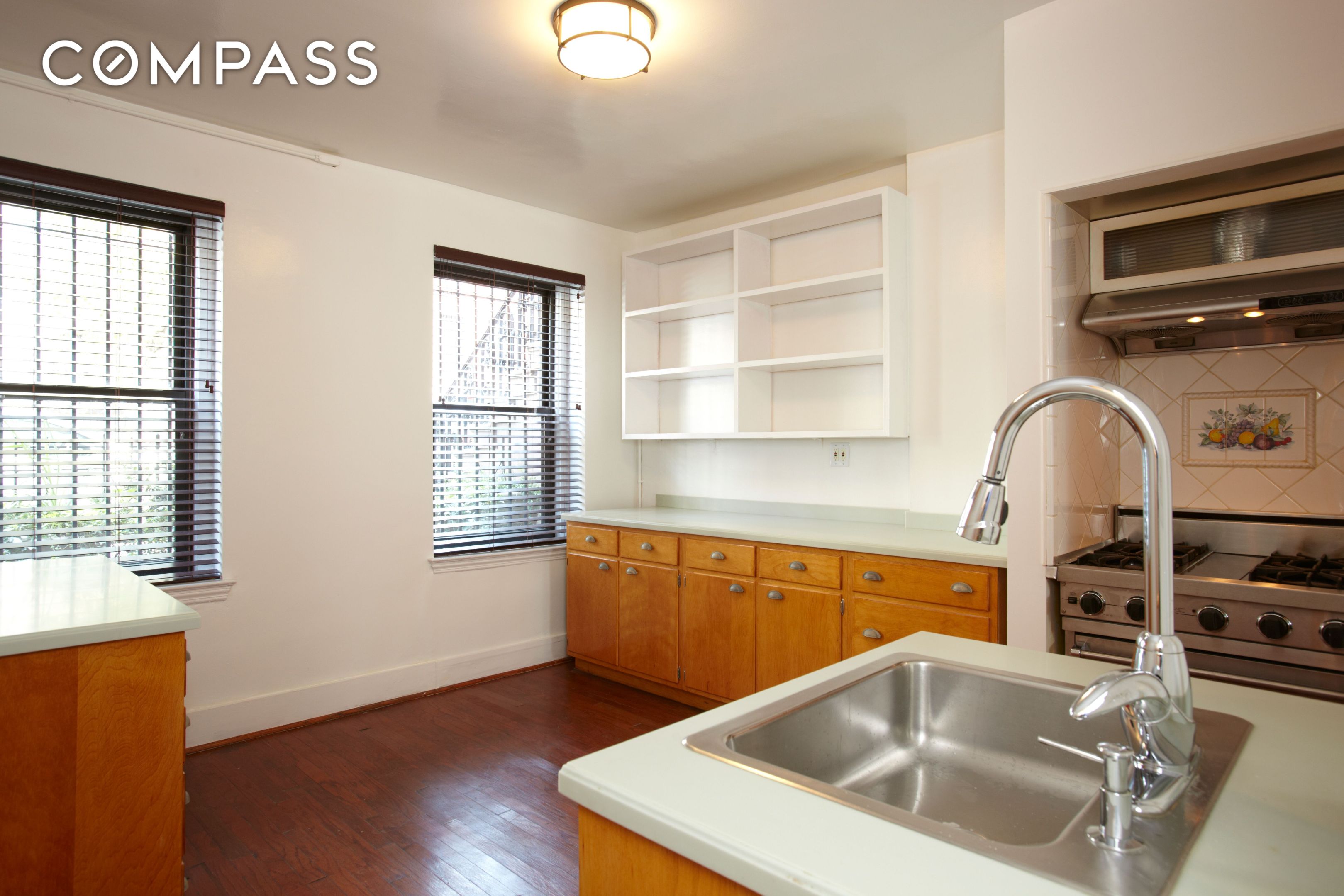 #13 photo, 442 W 44th Street, マンハッタン Hell's Kitchen , NY 10036