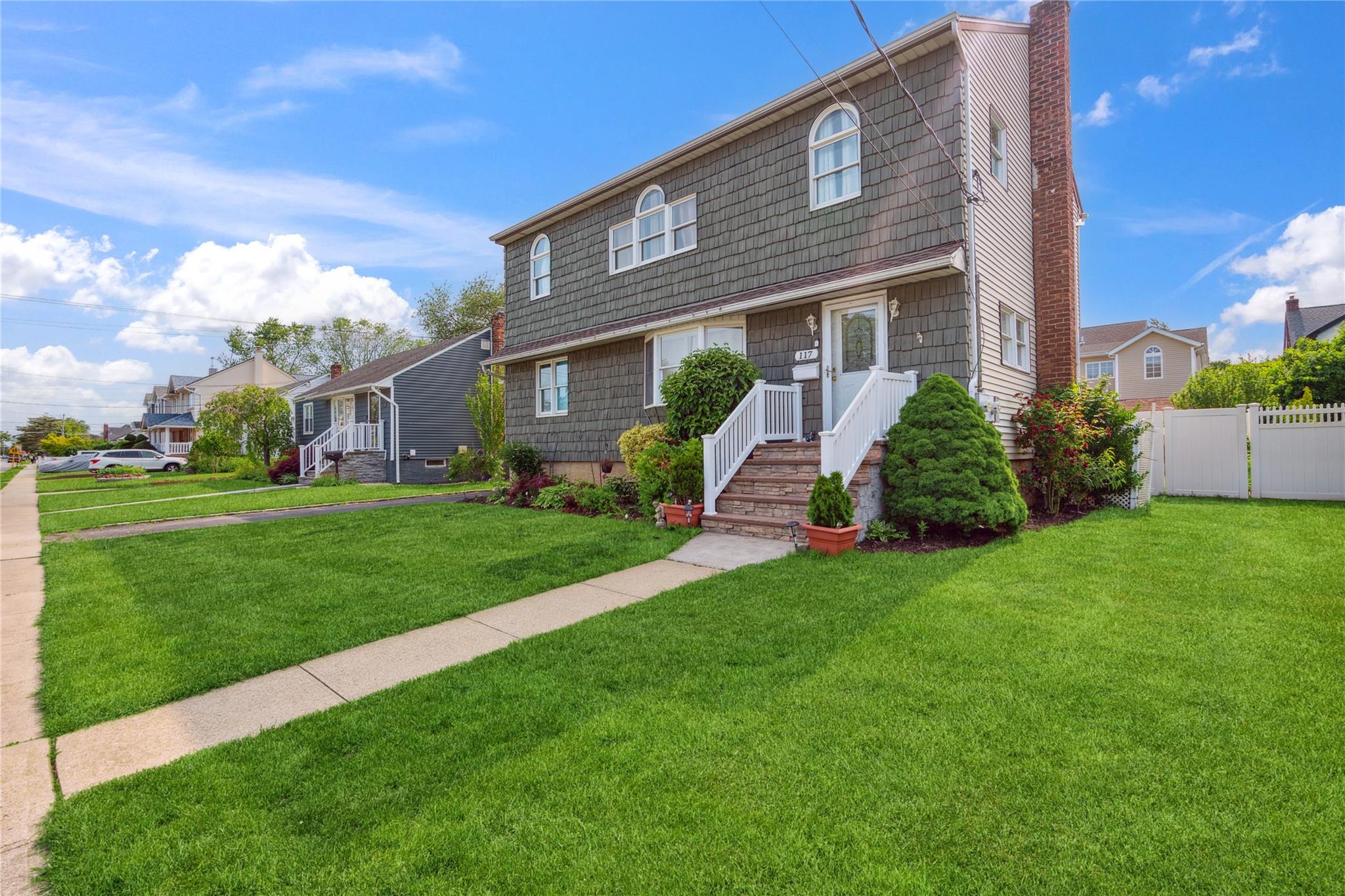 #3 photo, 117 Ocean Avenue, Massapequa Park , NY 11762