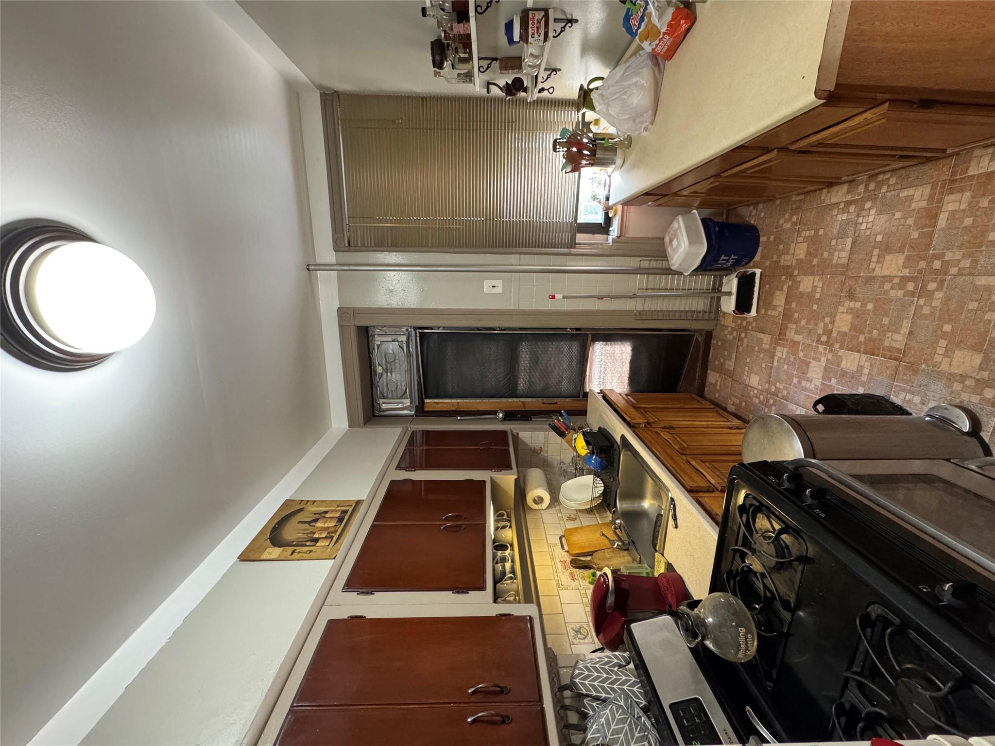 #9 photo, 63-08 Forest Avenue, クイーンズ区 Ridgewood , NY 11385