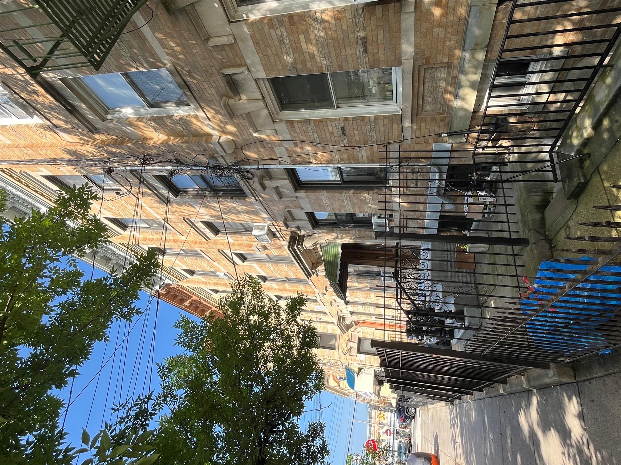 #4 photo, 2056 Gates Avenue, クイーンズ区 Ridgewood , NY 11385