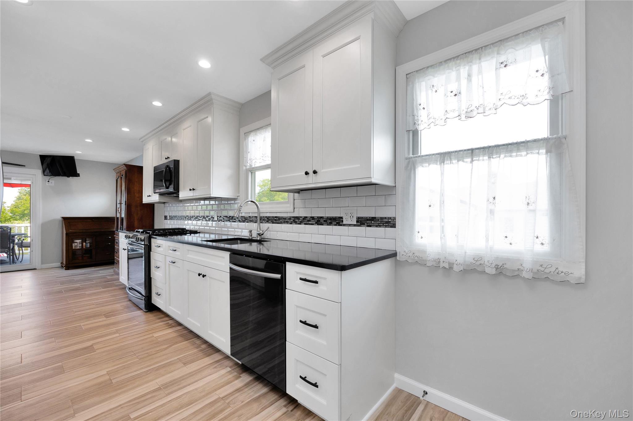 #16 photo, 3717 Somerset Drive, ナッソー郡 Seaford , NY 11783