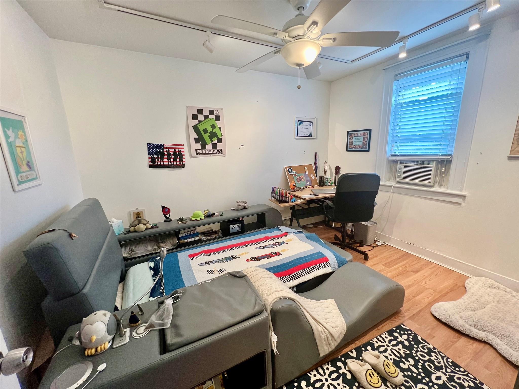 #14 photo, 22-26 74 Street, クイーンズ区 East Elmhurst , NY 11370