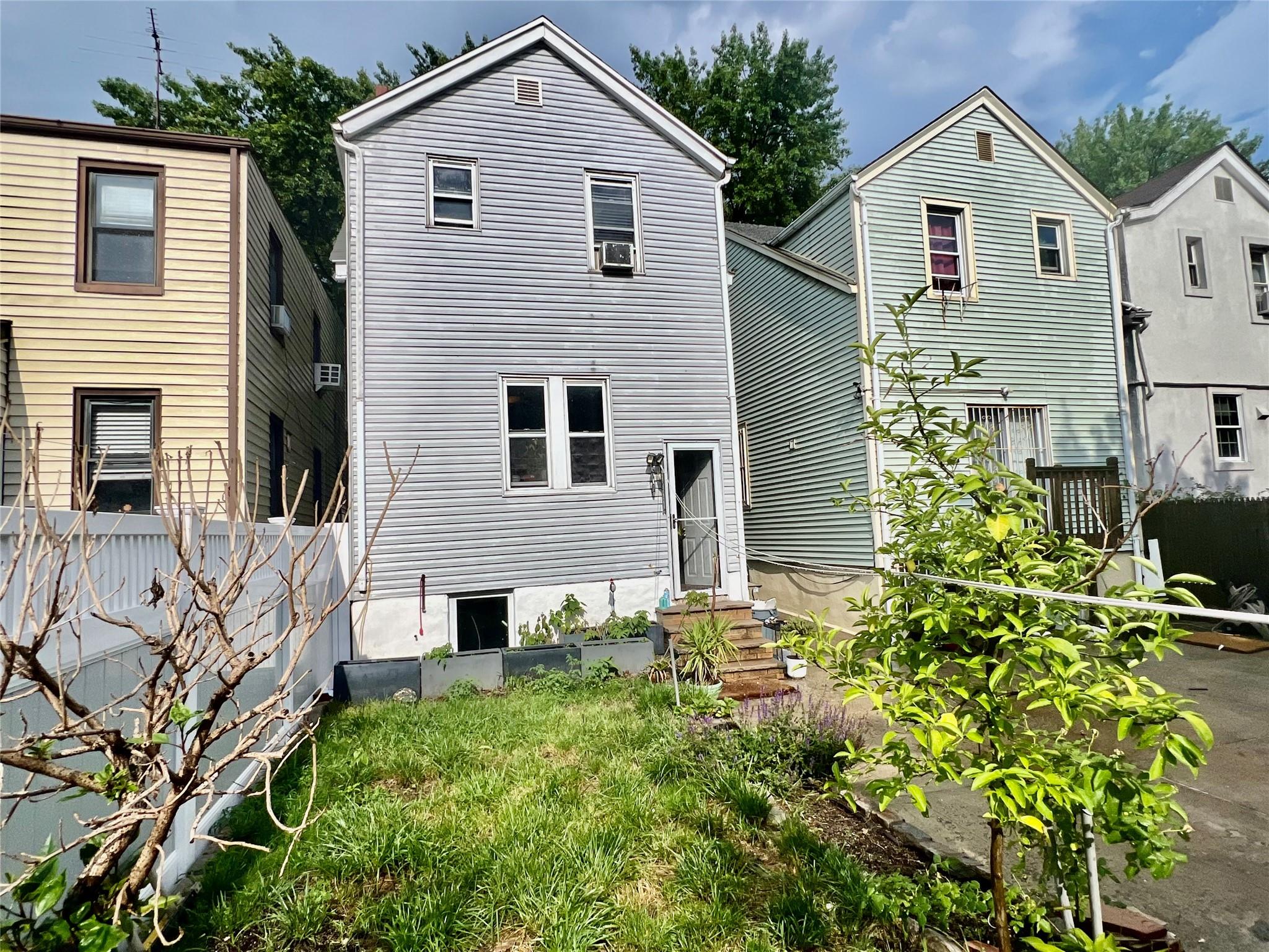 #17 photo, 22-26 74 Street, クイーンズ区 East Elmhurst , NY 11370