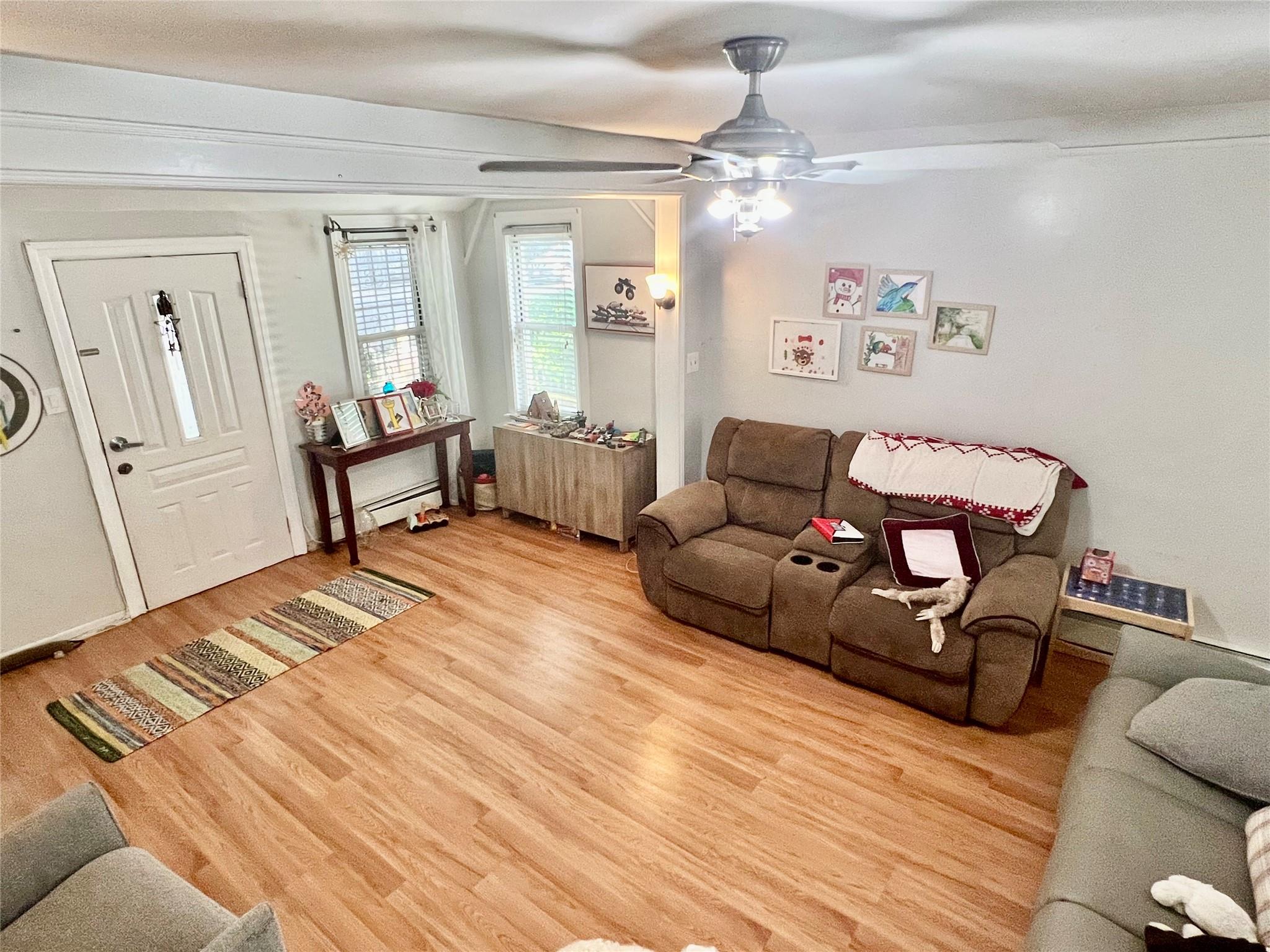 #3 photo, 22-26 74 Street, クイーンズ区 East Elmhurst , NY 11370