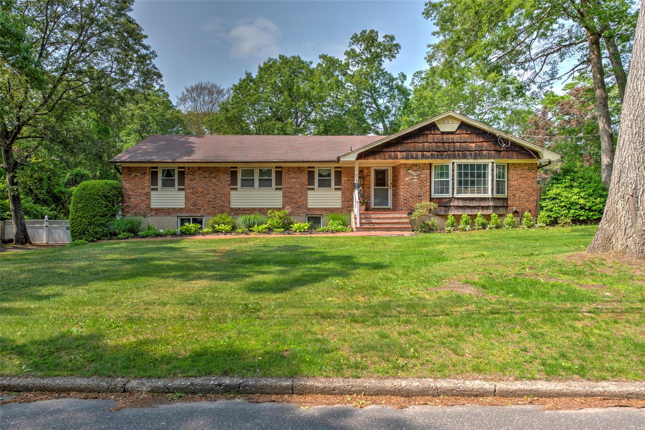 #1 photo, 39 Cornwallis Road, East Setauket , NY 11733