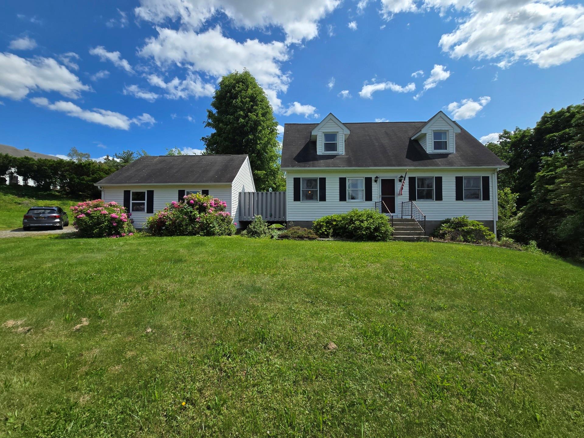 #1 photo, 11 Apple Blossom Lane, Milton , NY 12547