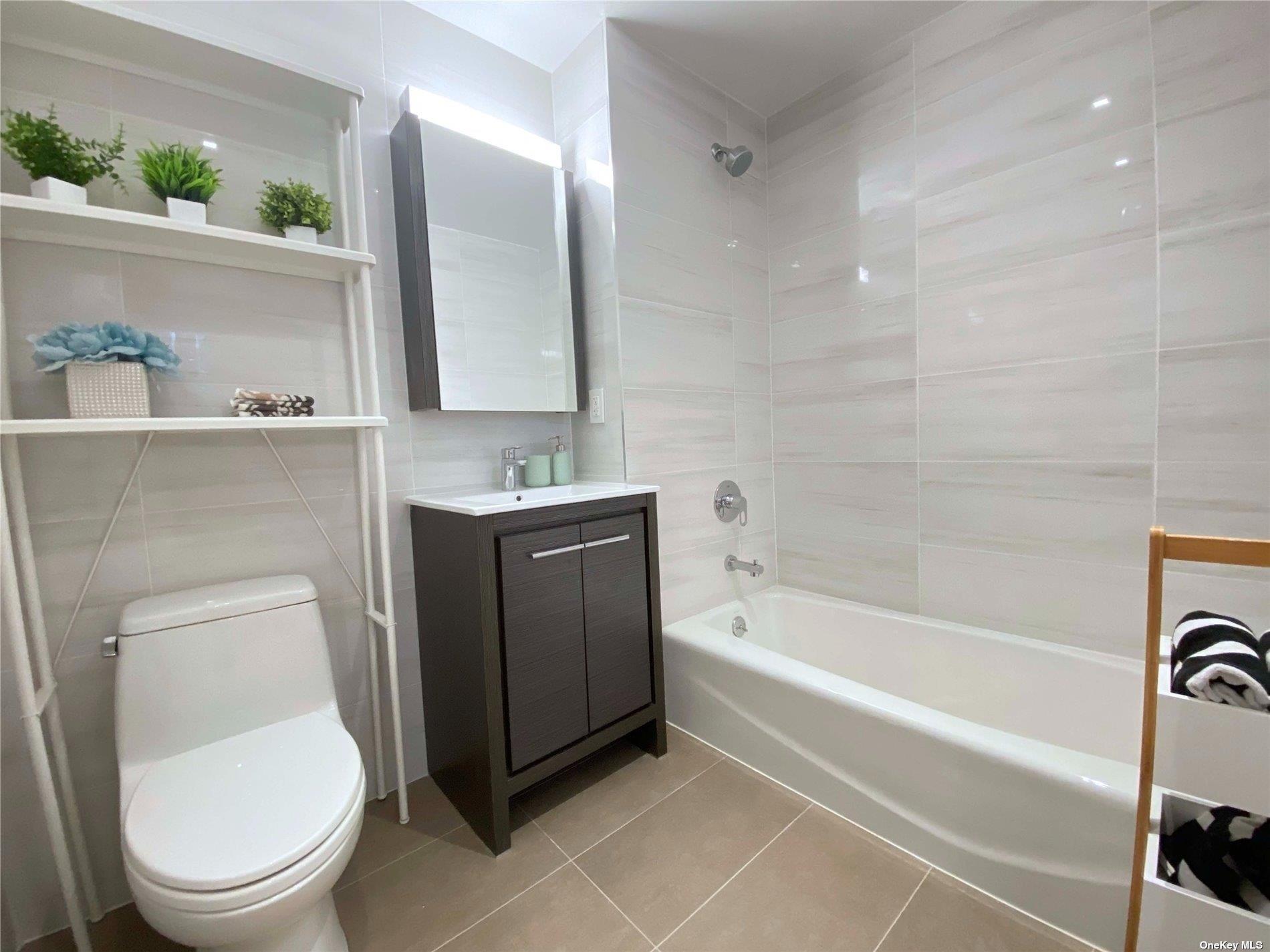 #13 photo, 4223 Parsons Boulevard, クイーンズ区 Flushing , NY 11355