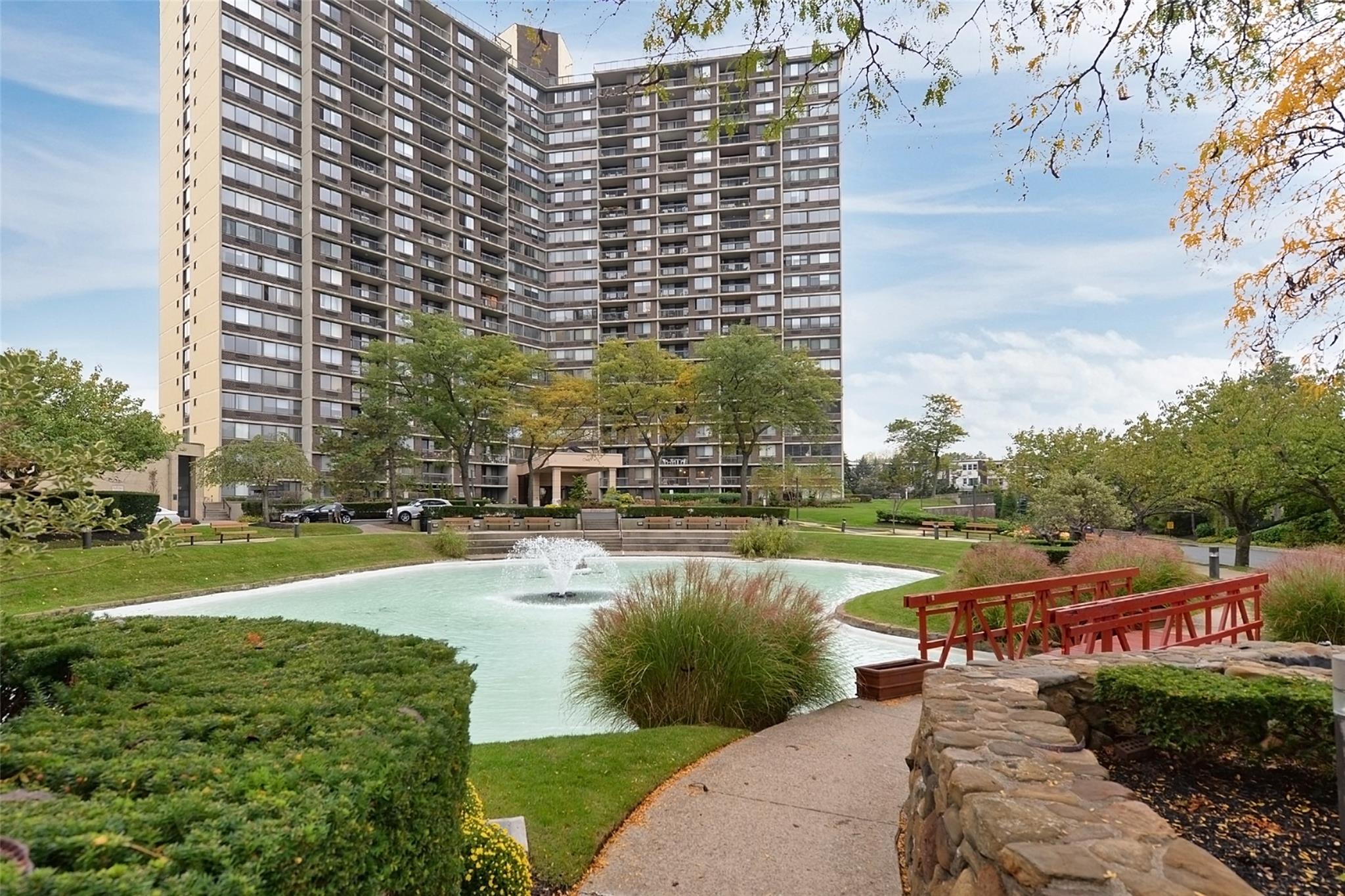 #1 photo, 2 Bay Club Drive, كوينز Bayside , NY 11360