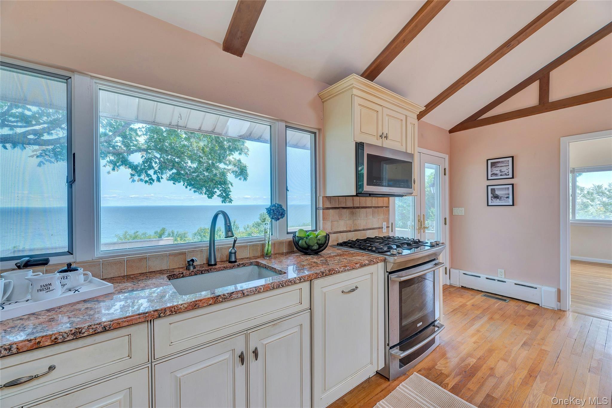 #6 photo, 48 Crows Nest Drive, 롱 아일랜드 Baiting Hollow , NY 11901