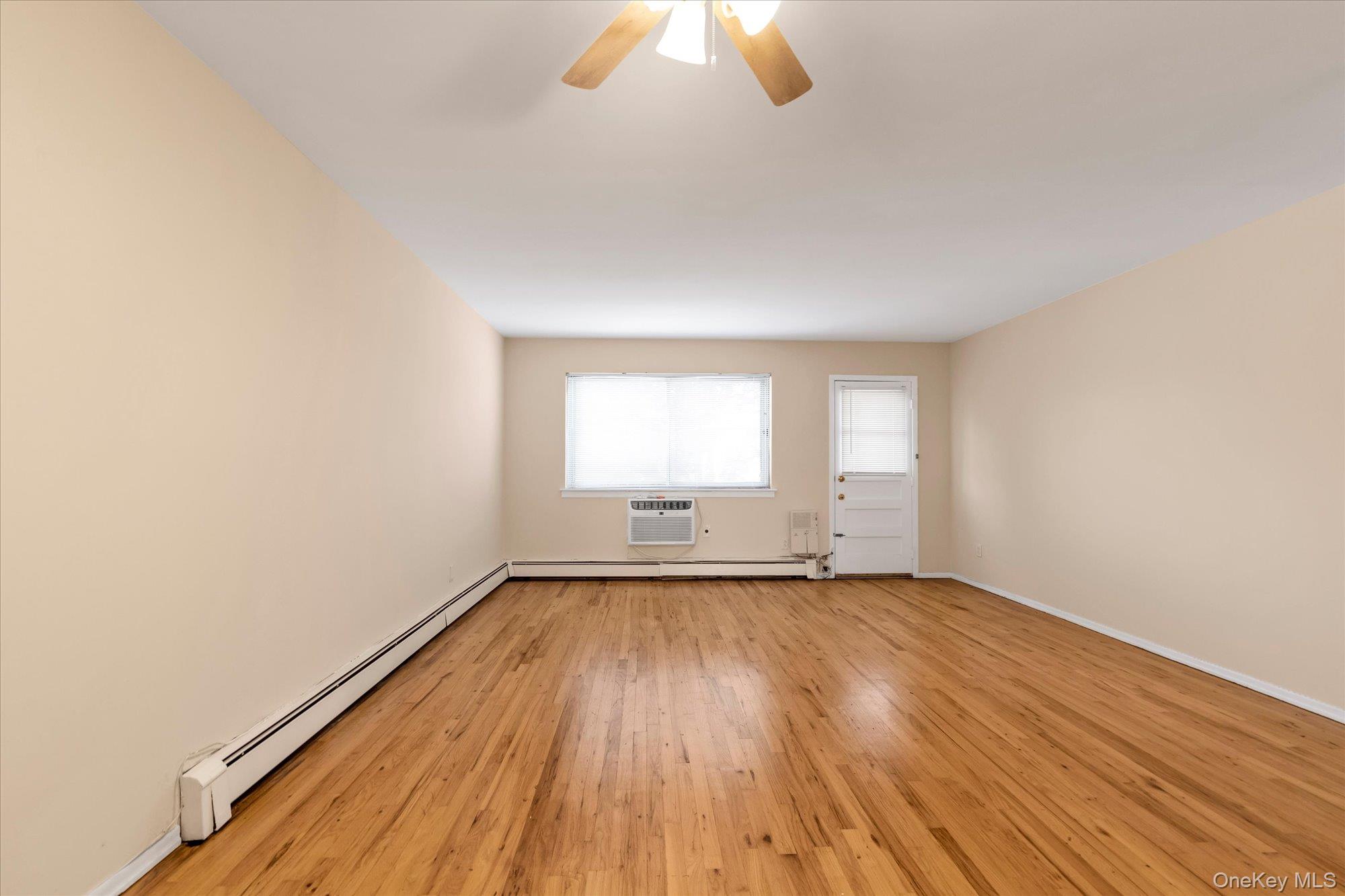 #10 photo, 93-24 243rd Street, クイーンズ区 Bellerose , NY 11426