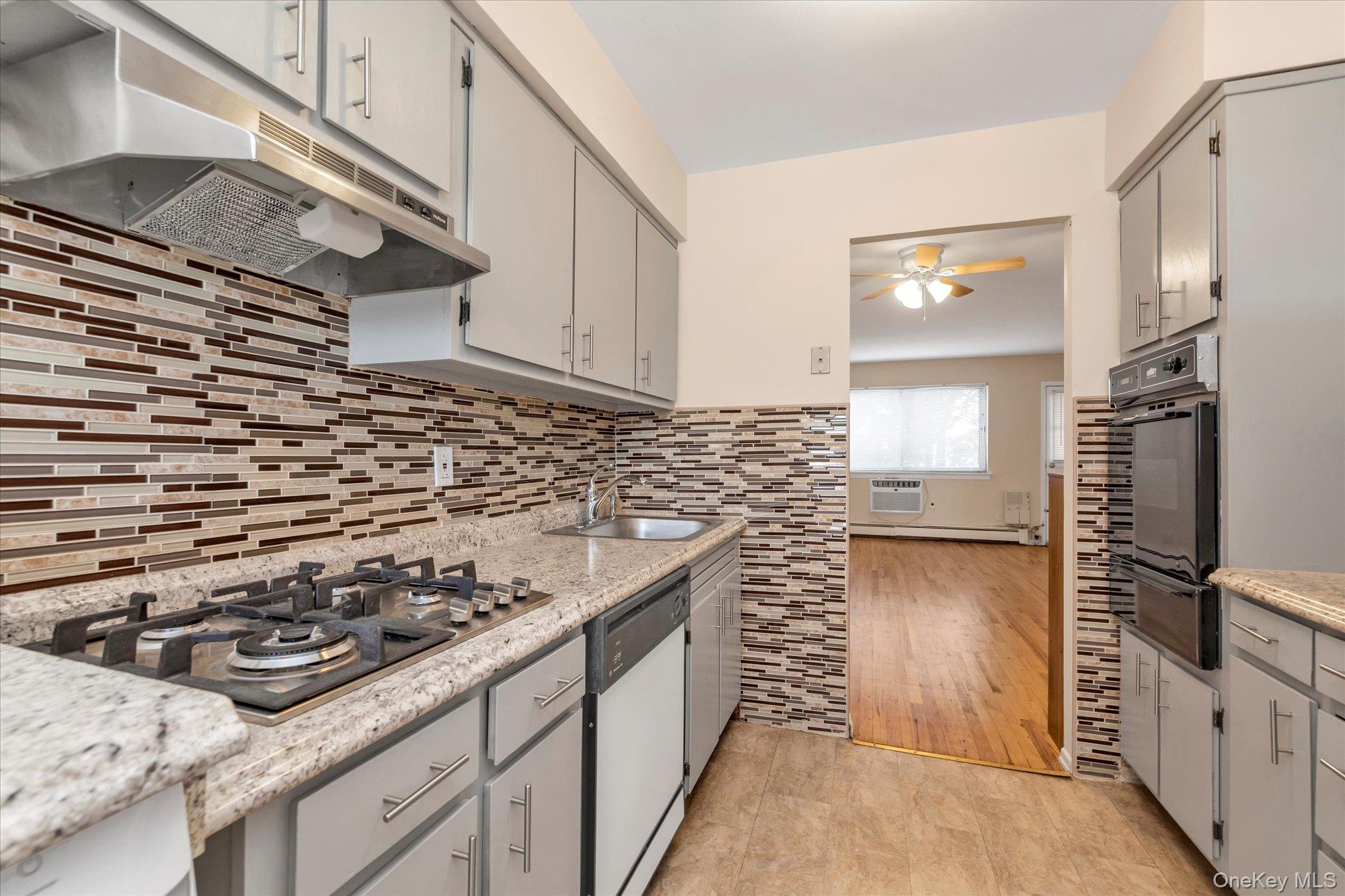 #13 photo, 93-24 243rd Street, クイーンズ区 Bellerose , NY 11426