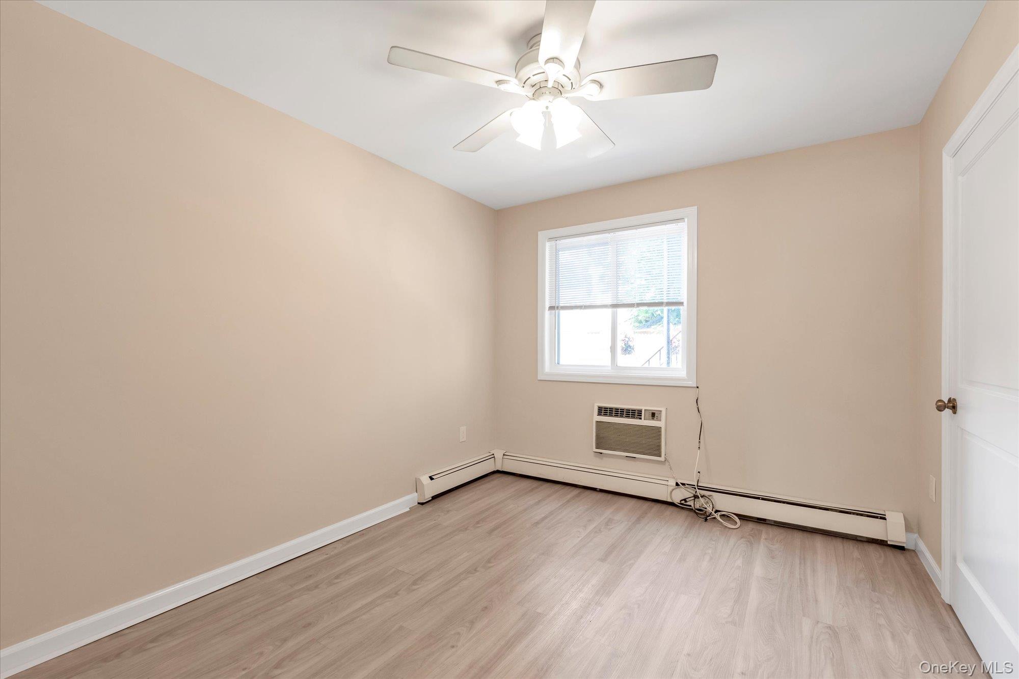 #7 photo, 93-24 243rd Street, クイーンズ区 Bellerose , NY 11426