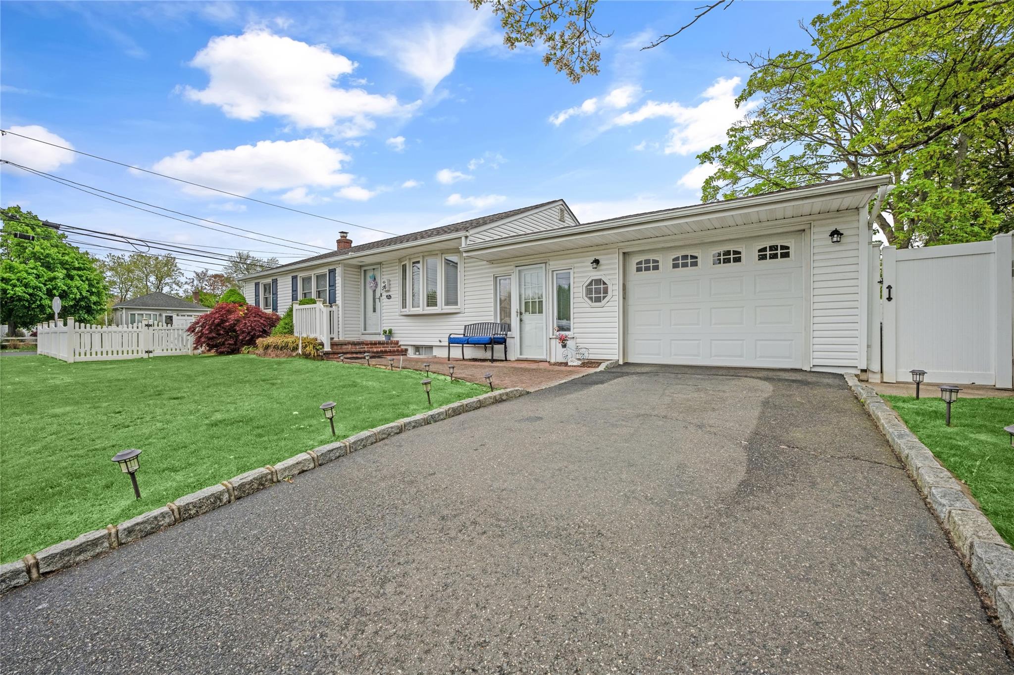 #1 photo, 56 15th Avenue, سوفولك West Babylon , NY 11704