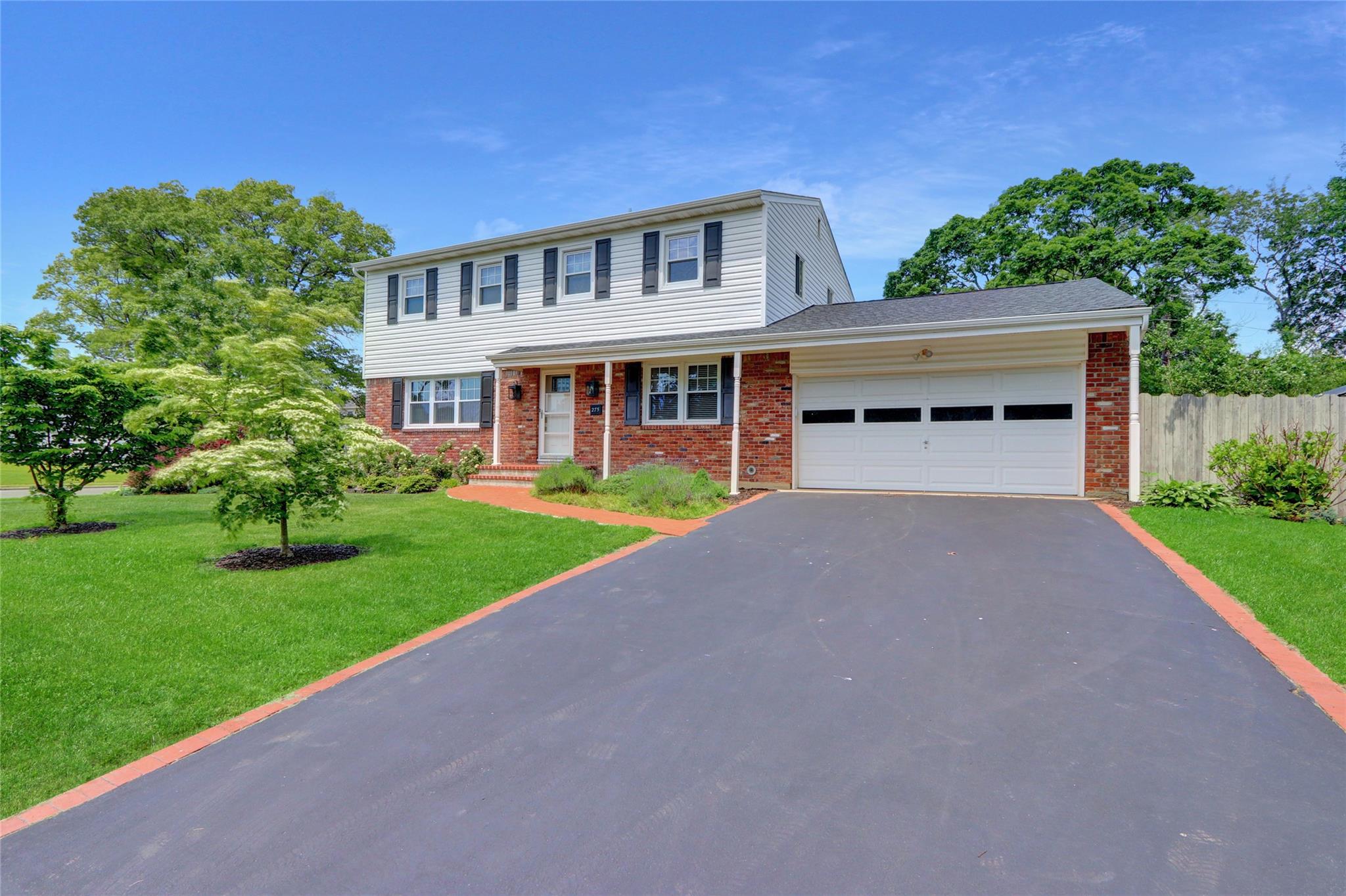 #1 photo, 275 Kerry Street, 东长岛 Holbrook , NY 11741