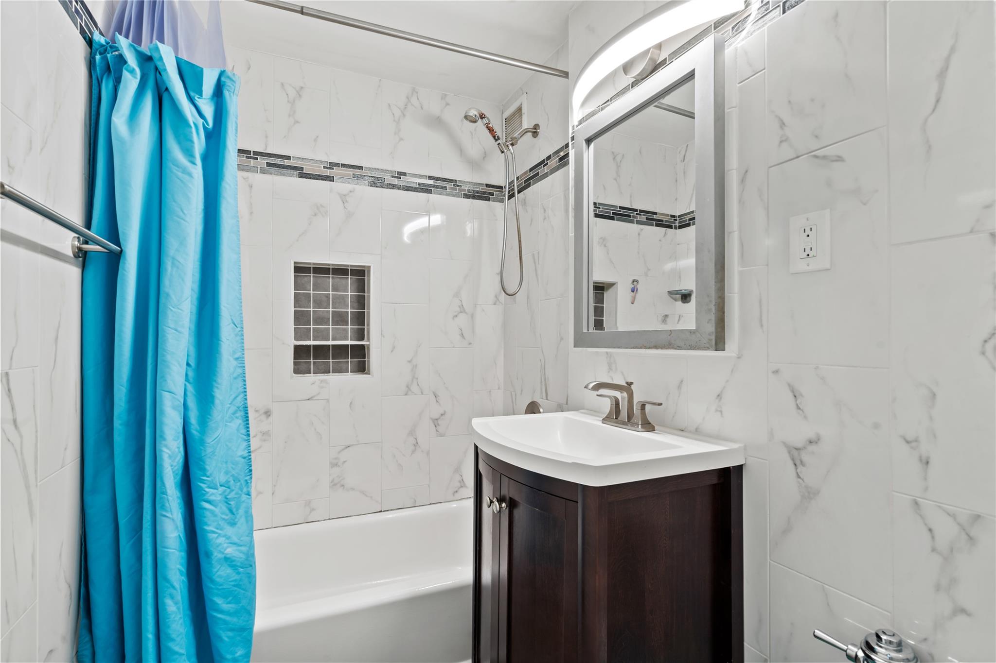 #8 photo, 68-20 Selfridge Street, كوينز Forest Hills , NY 11375