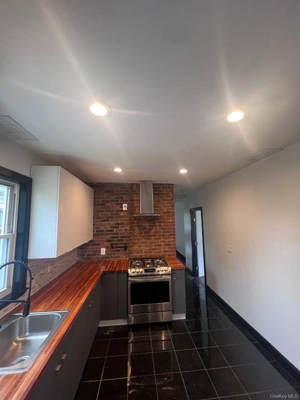 #7 photo, 3940 Hill Avenue, Bronx , NY 10466