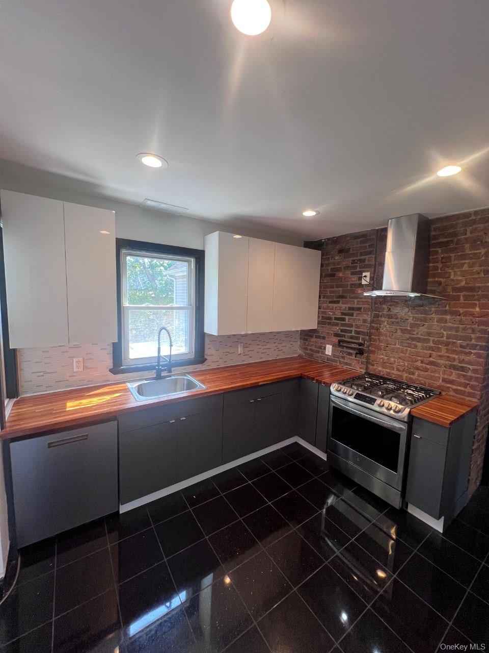 #8 photo, 3940 Hill Avenue, Bronx , NY 10466