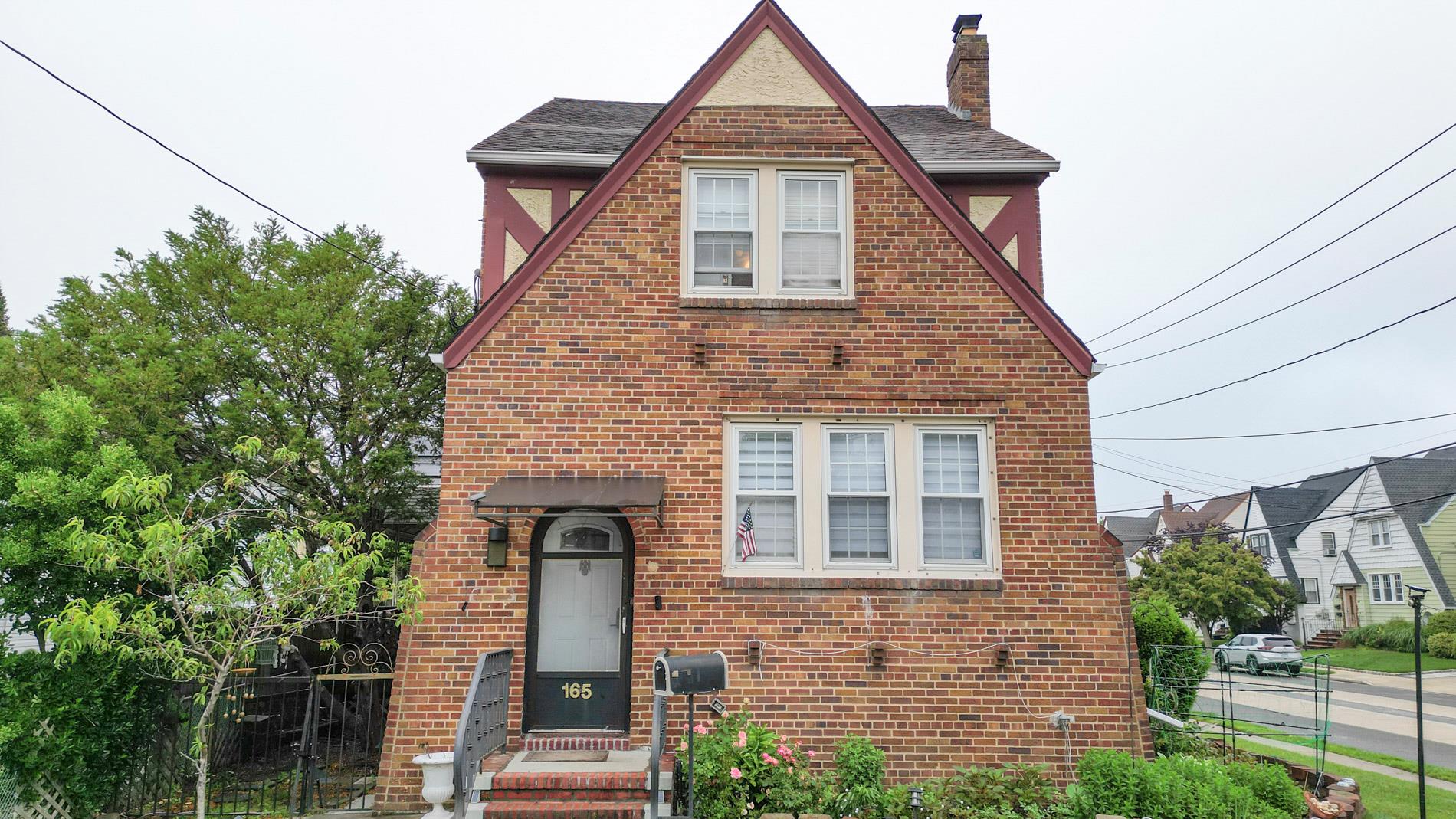 #2 photo, 165 Page Rd Road, Valley Stream , NY 11581