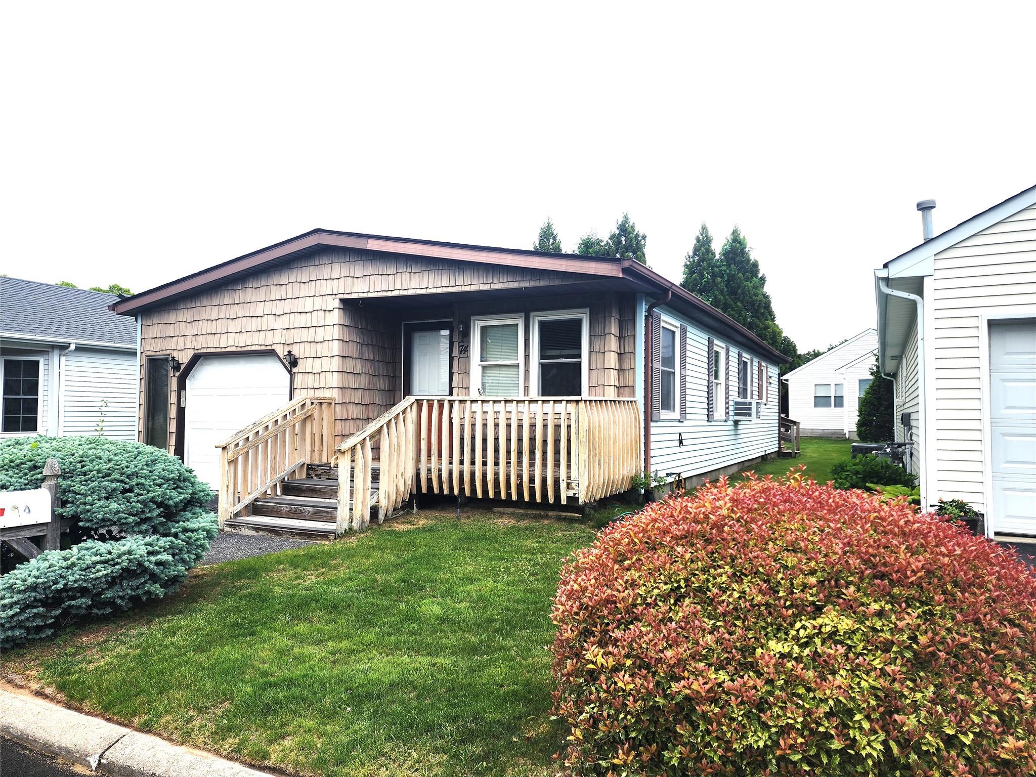 #1 photo, 74 Dogwood Lane, 東長島 Manorville , NY 11949