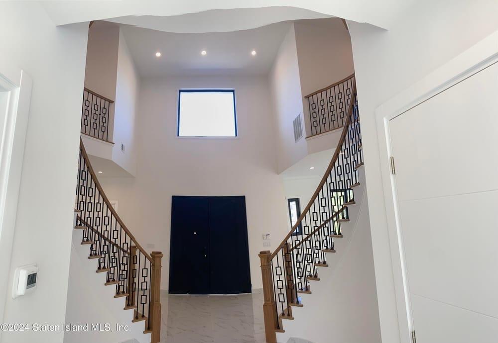 #15 photo, 64 Ottavio Prom, Staten Island , NY 10307