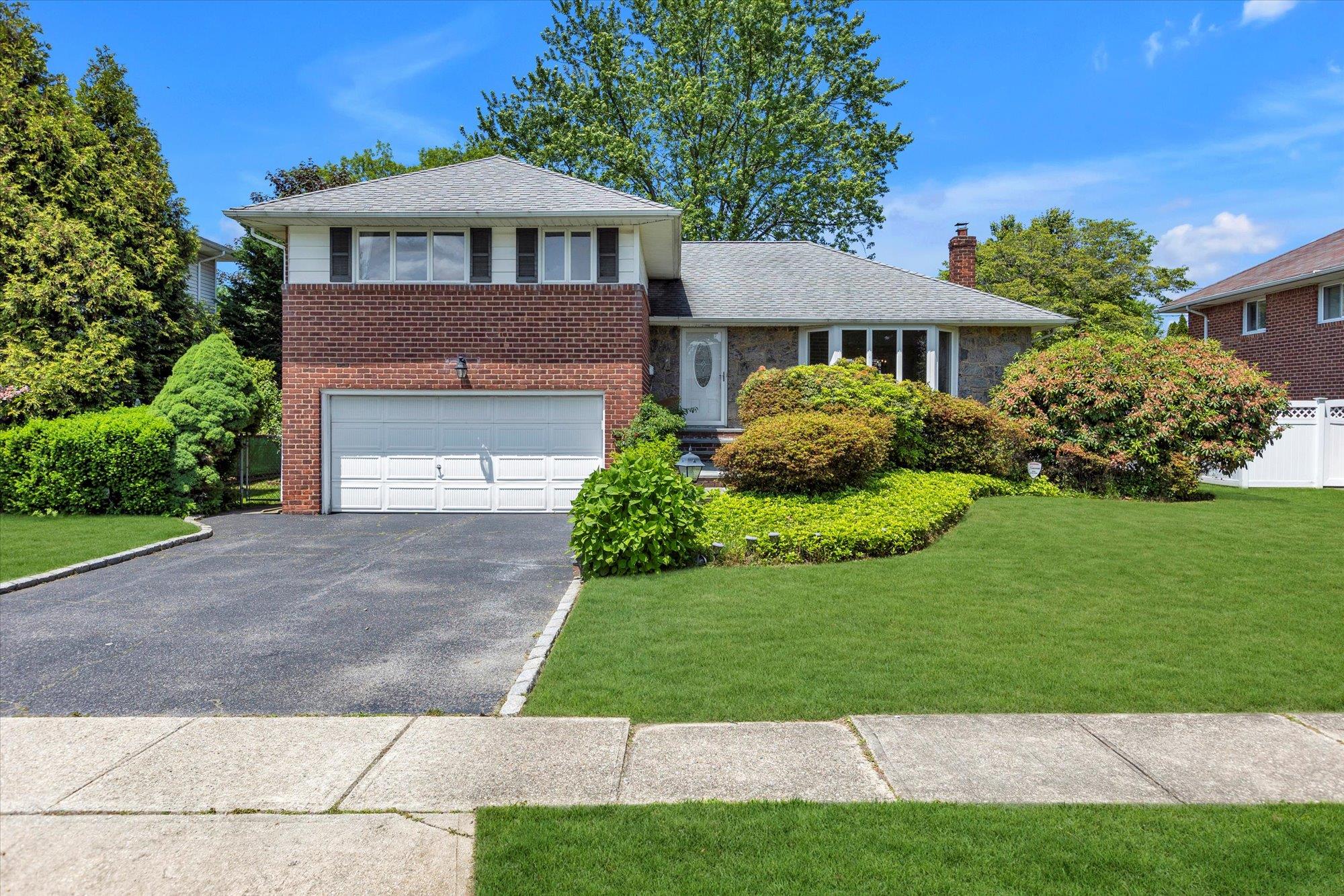 #1 photo, 16 Clearland Road, Syosset , NY 11791