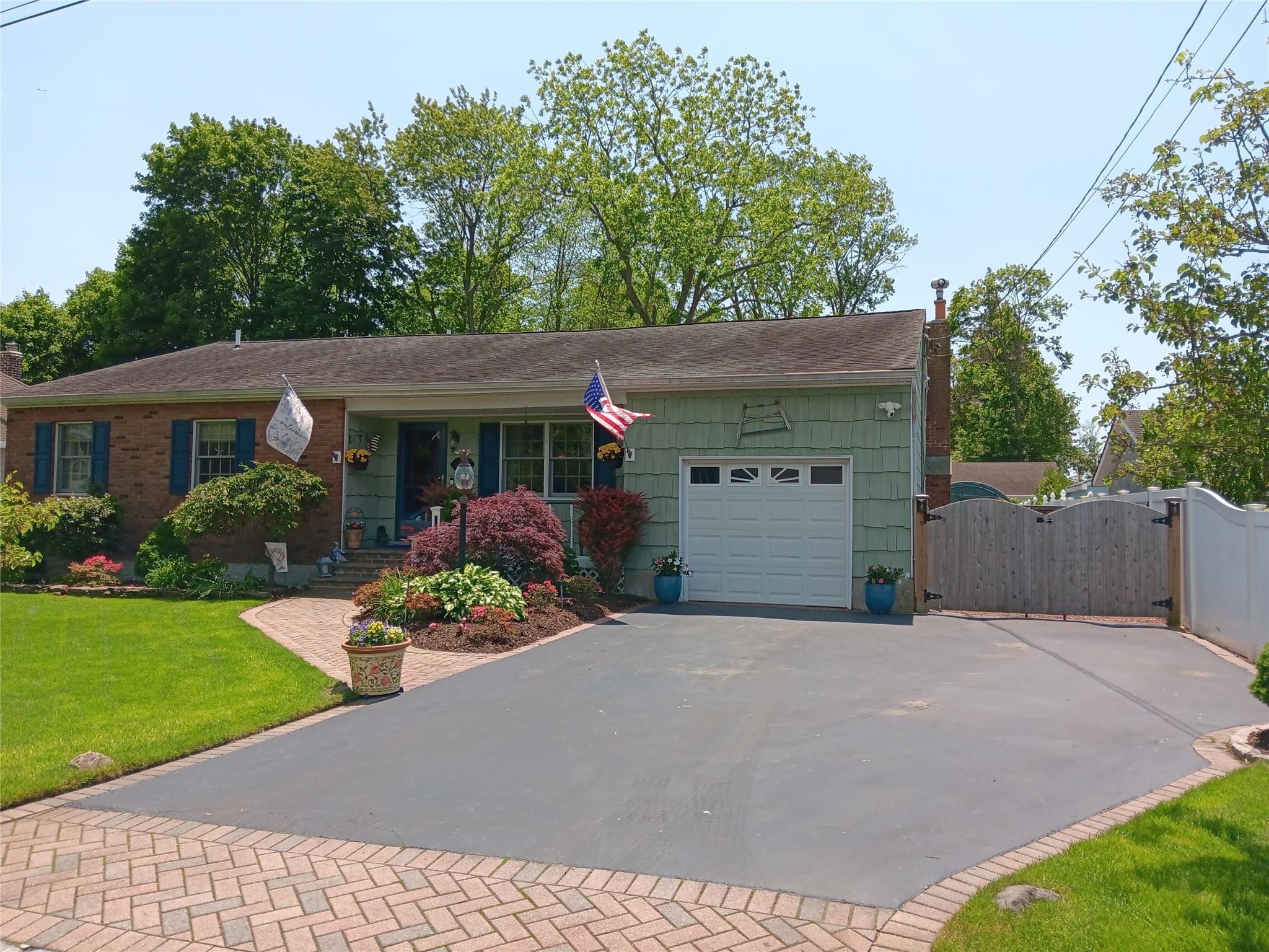 #1 photo, 56 5th Street, سوفولك West Sayville , NY 11796