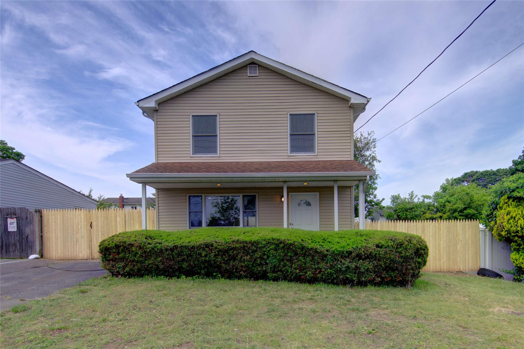 #1 photo, 62 S 21st Street, 東長島 Wyandanch , NY 11798