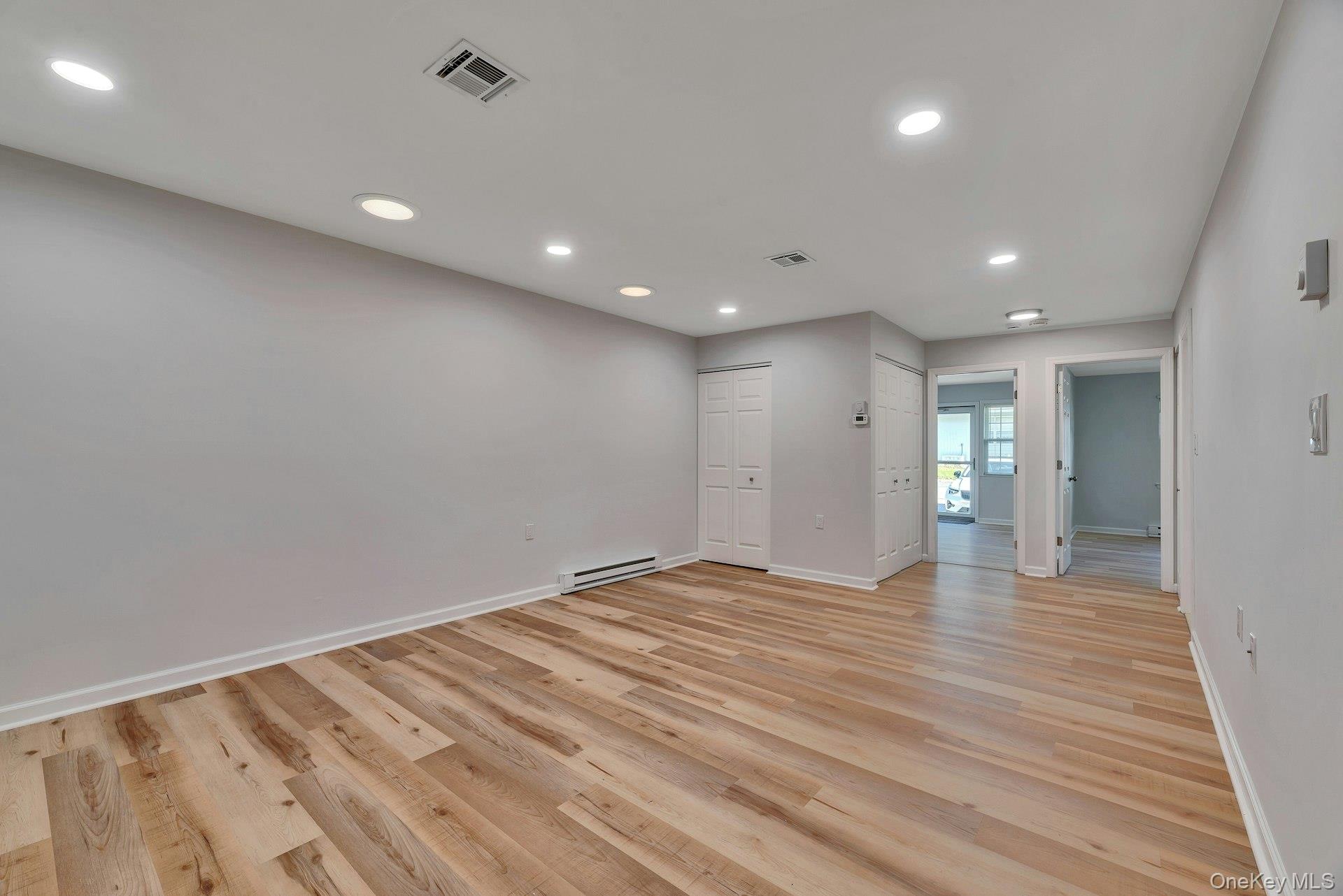 #11 photo, 305C Torquay Court, 東長島 Ridge , NY 11961