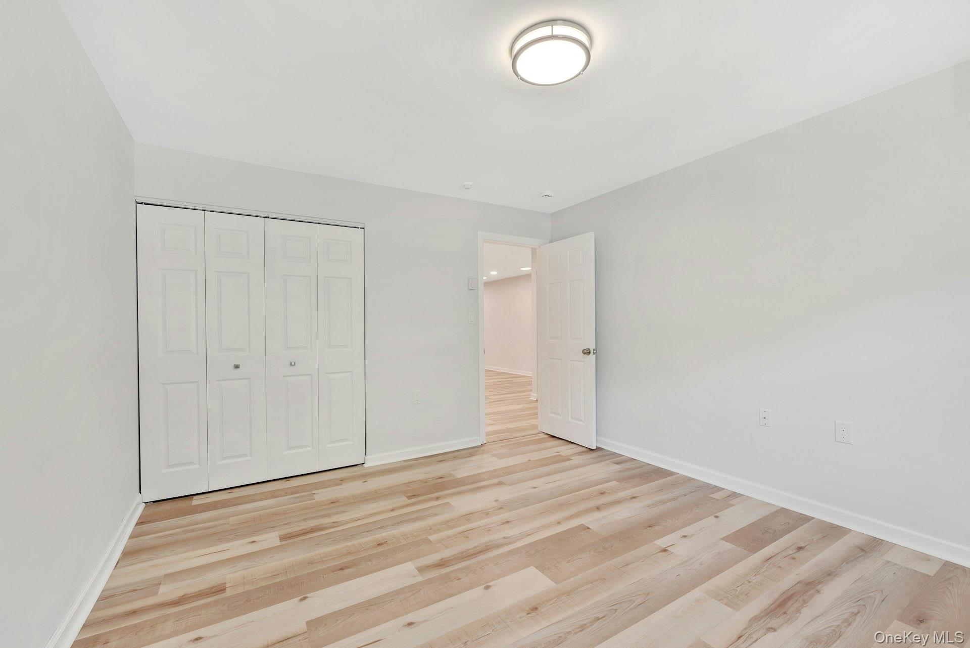 #12 photo, 305C Torquay Court, 東長島 Ridge , NY 11961