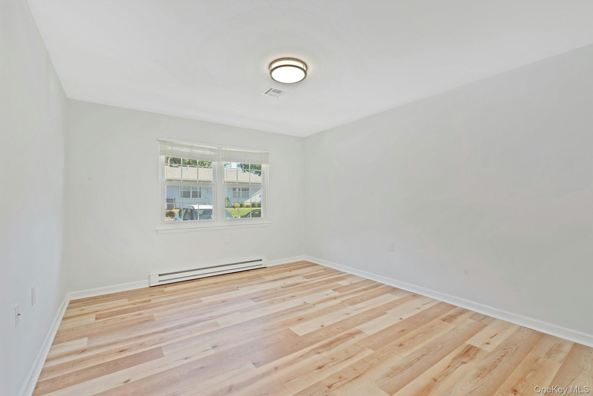 #14 photo, 305C Torquay Court, 東長島 Ridge , NY 11961