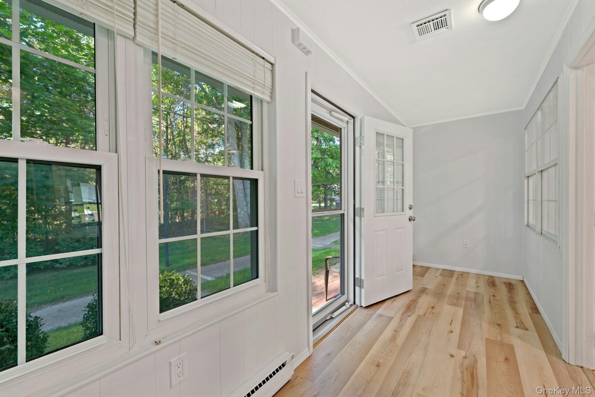 #19 photo, 305C Torquay Court, 東長島 Ridge , NY 11961