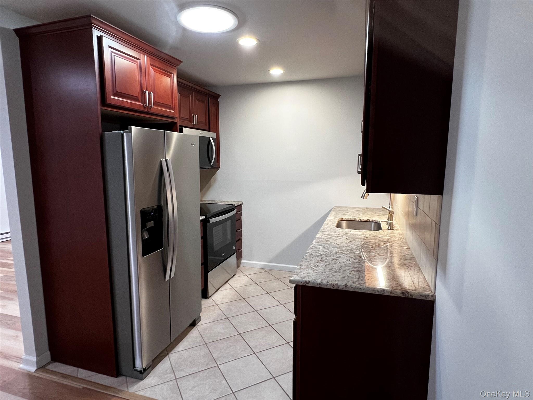 #5 photo, 305C Torquay Court, 東長島 Ridge , NY 11961