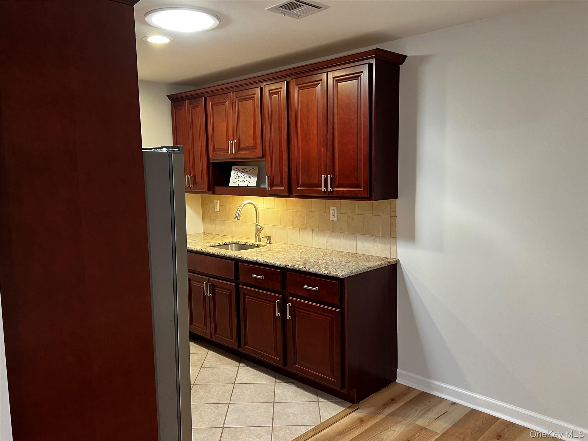 #6 photo, 305C Torquay Court, 東長島 Ridge , NY 11961