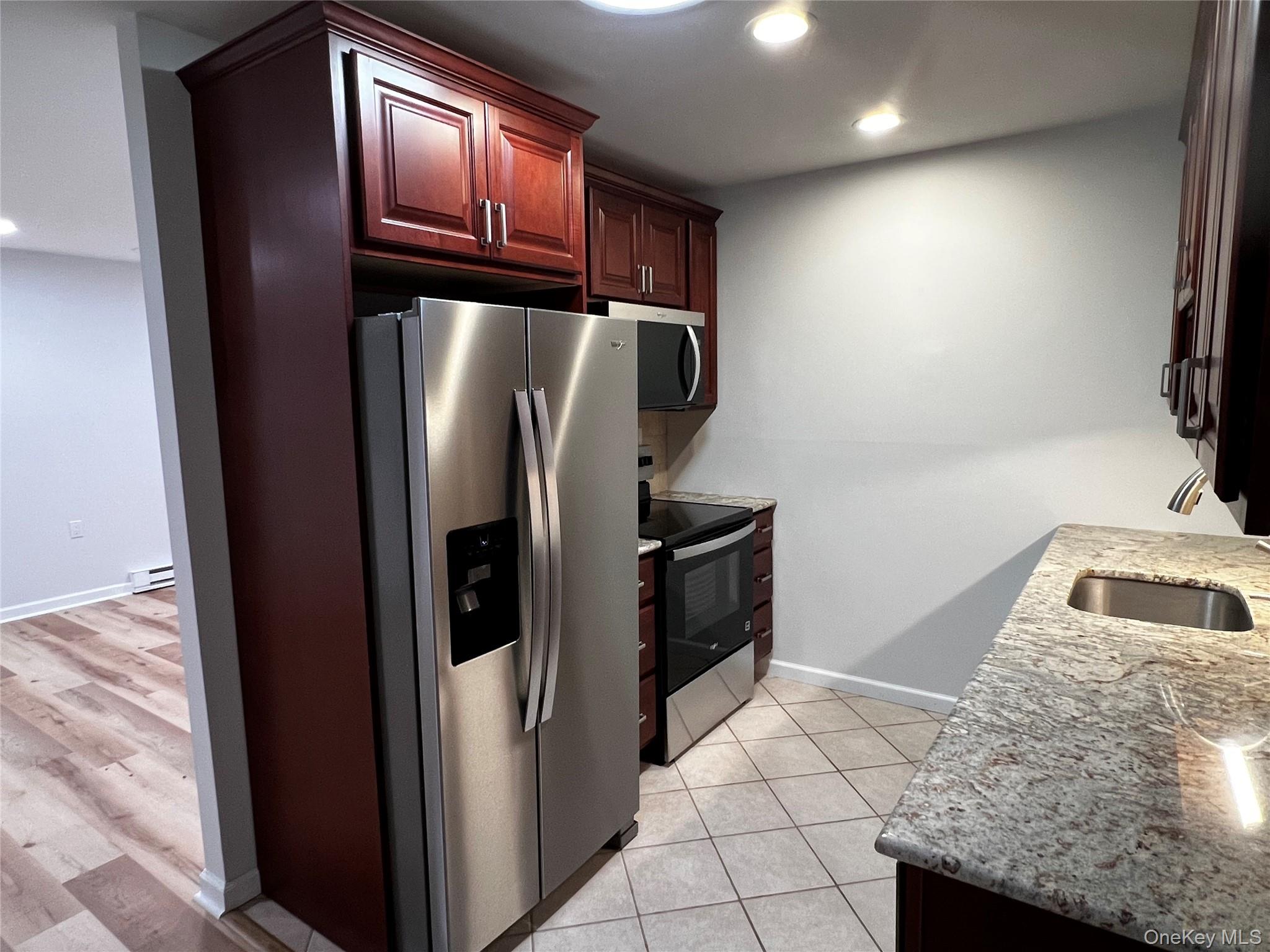 #7 photo, 305C Torquay Court, 東長島 Ridge , NY 11961