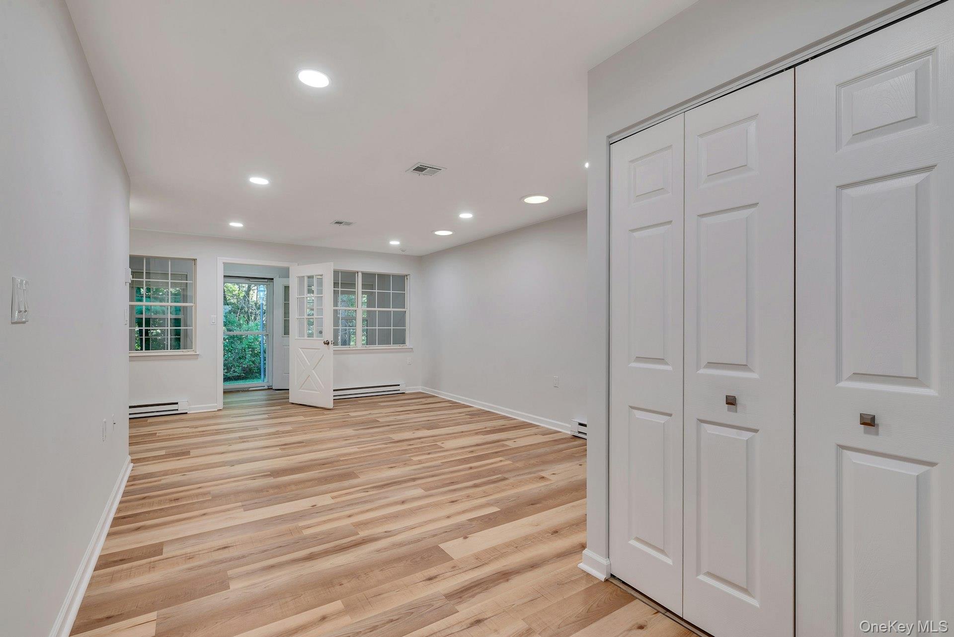 #9 photo, 305C Torquay Court, 東長島 Ridge , NY 11961