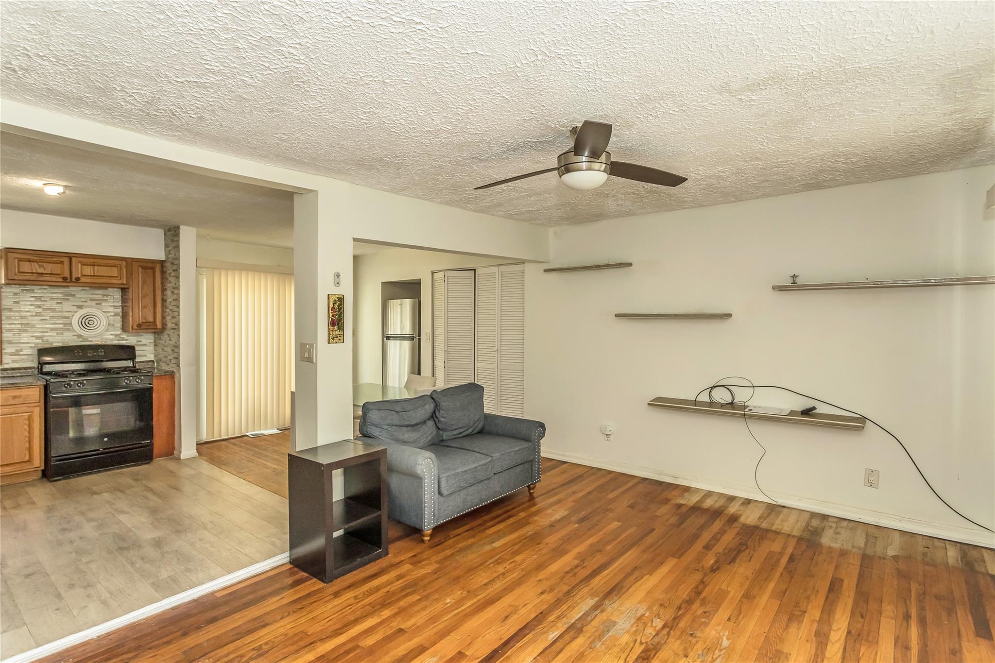 #3 photo, 18 Hilliard Avenue, 東長島 Central Islip , NY 11722