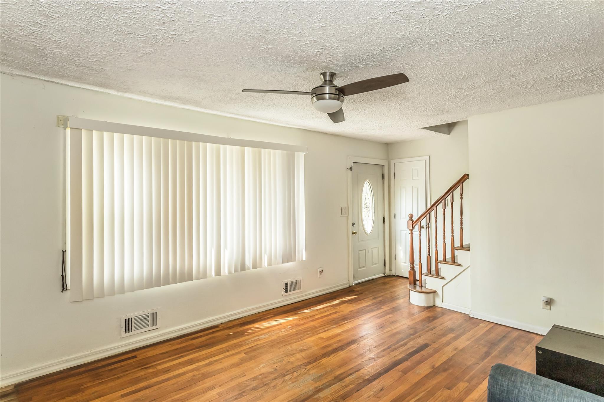 #5 photo, 18 Hilliard Avenue, 東長島 Central Islip , NY 11722